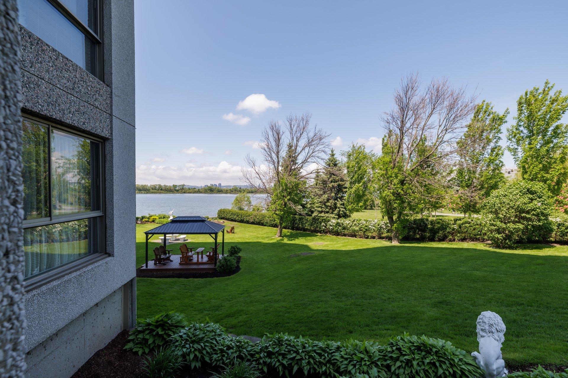 









8050


Boul. St-Laurent

, 108,
Brossard,




QC
J4X2P1


