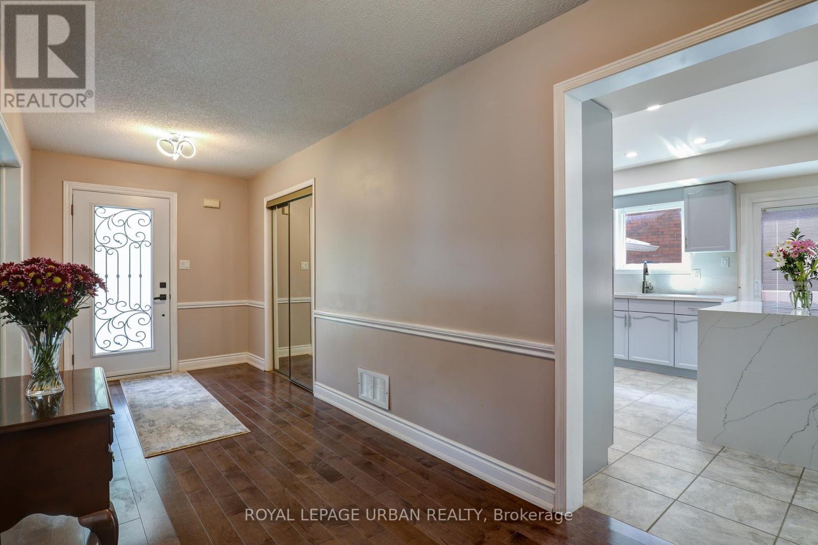 












1023 MOUNTCASTLE CRESCENT

,
Pickering,




Ontario
L1V5J1

