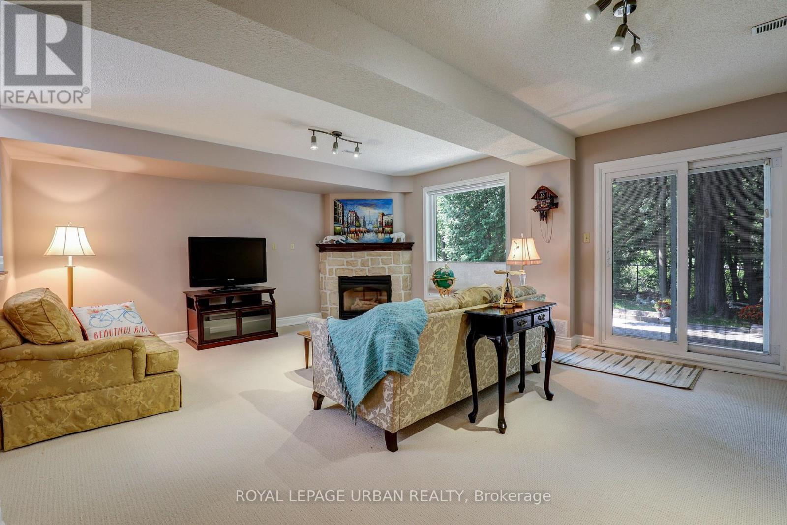 












1023 MOUNTCASTLE CRESCENT

,
Pickering,




Ontario
L1V5J1

