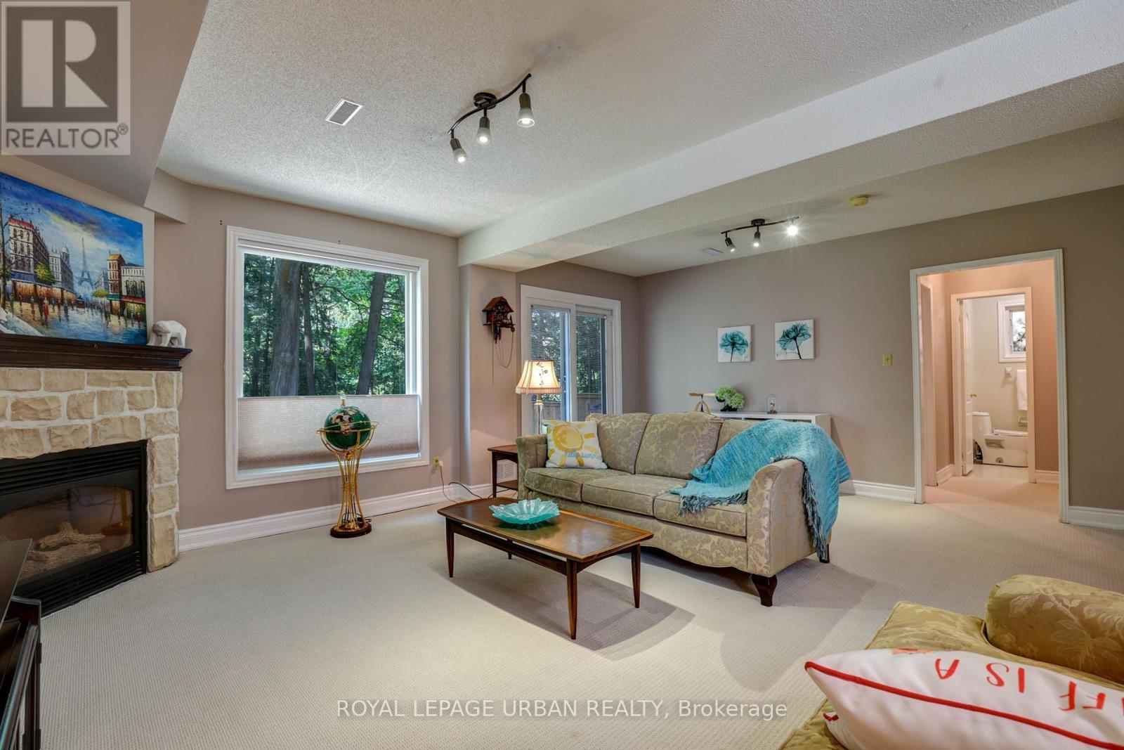 












1023 MOUNTCASTLE CRESCENT

,
Pickering,




Ontario
L1V5J1

