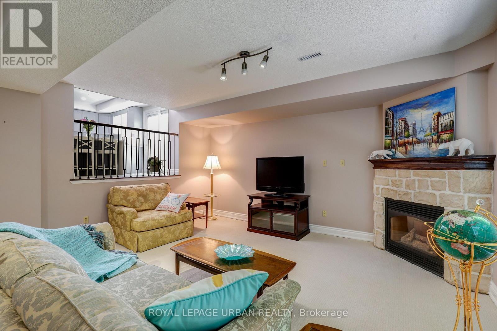 












1023 MOUNTCASTLE CRESCENT

,
Pickering,




Ontario
L1V5J1

