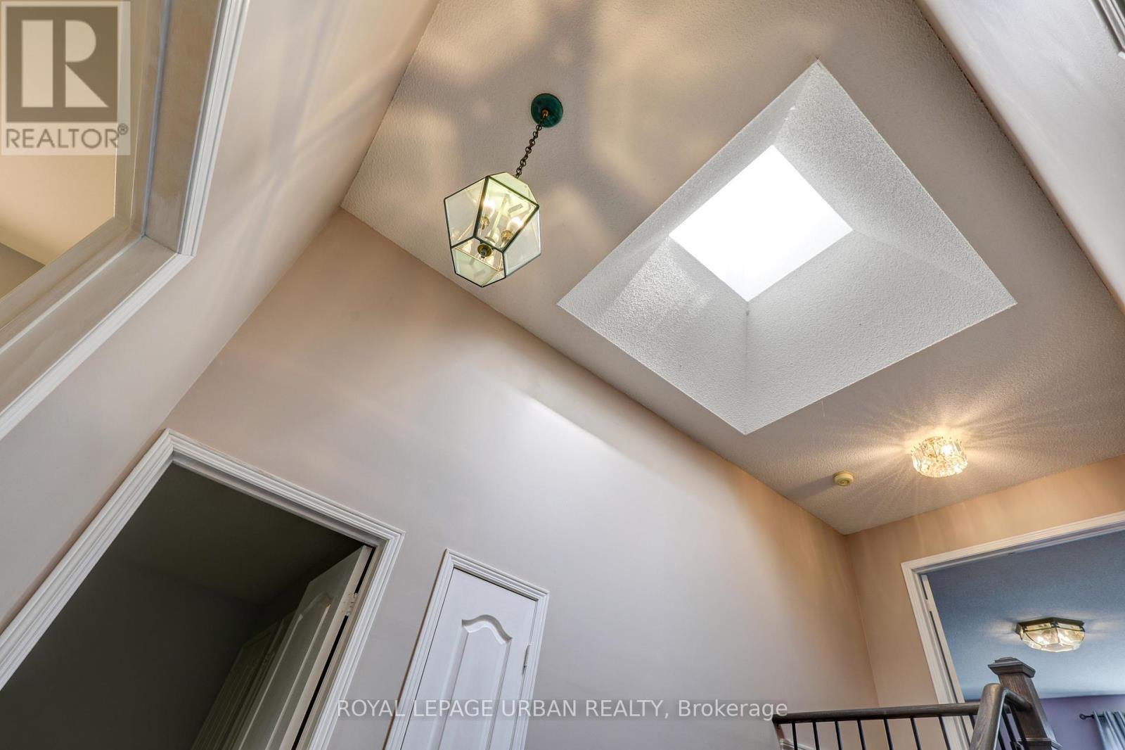 












1023 MOUNTCASTLE CRESCENT

,
Pickering,




Ontario
L1V5J1

