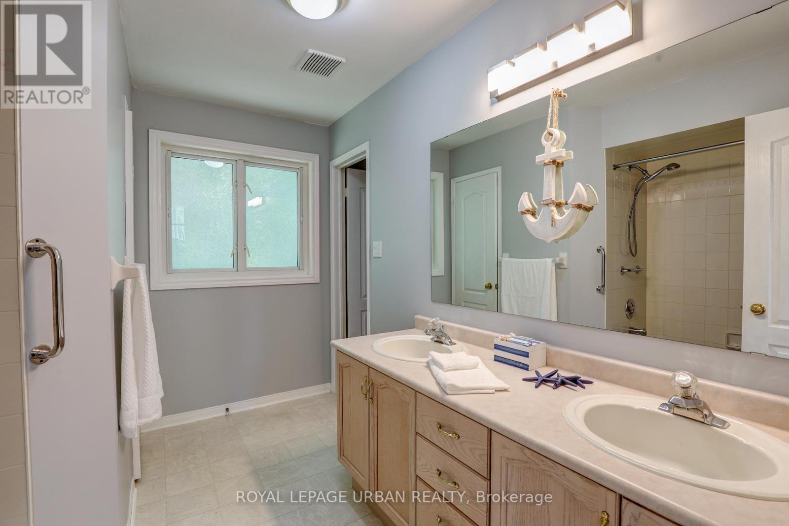 












1023 MOUNTCASTLE CRESCENT

,
Pickering,




Ontario
L1V5J1

