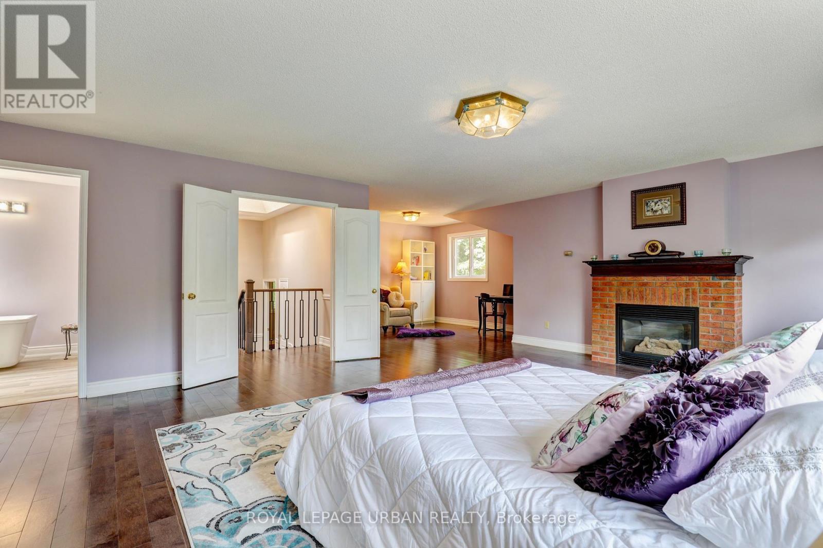 












1023 MOUNTCASTLE CRESCENT

,
Pickering,




Ontario
L1V5J1

