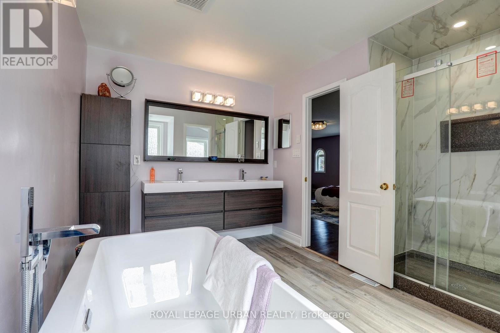 












1023 MOUNTCASTLE CRESCENT

,
Pickering,




Ontario
L1V5J1

