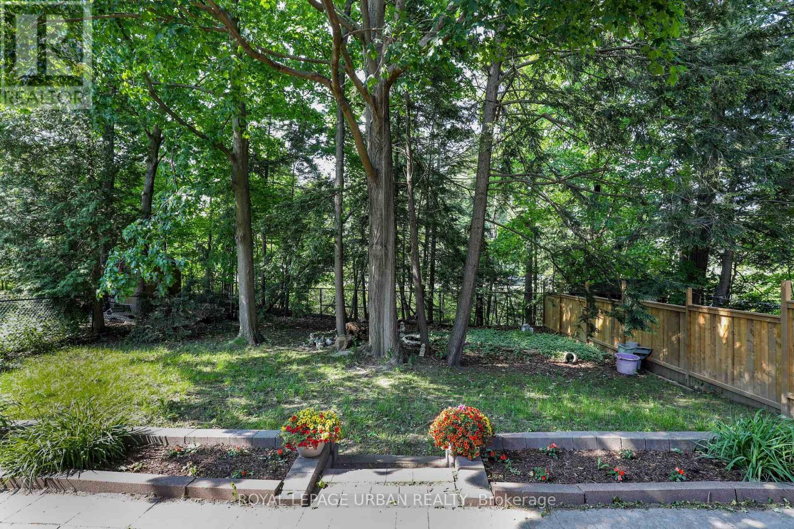 












1023 MOUNTCASTLE CRESCENT

,
Pickering,




Ontario
L1V5J1

