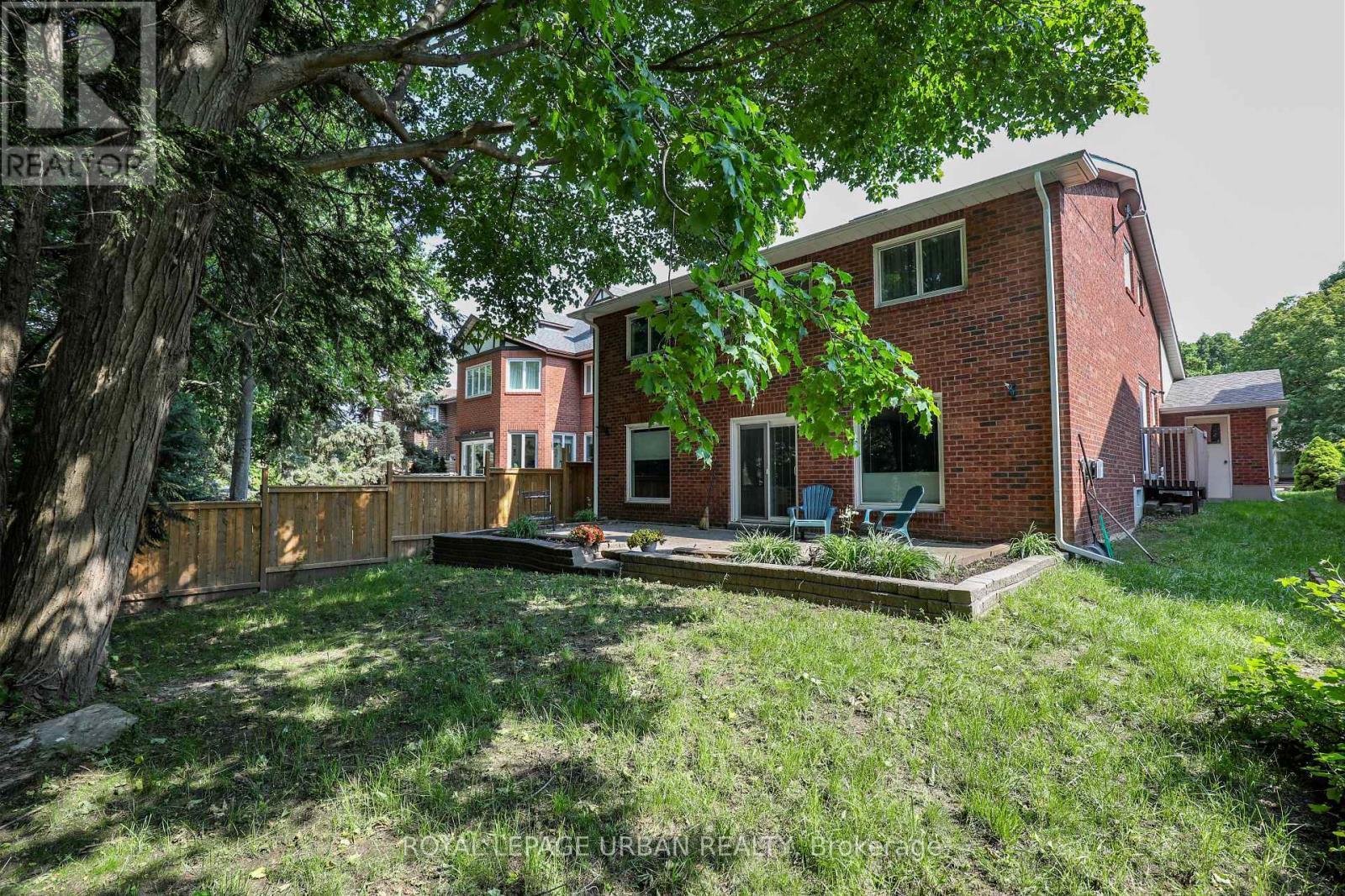 












1023 MOUNTCASTLE CRESCENT

,
Pickering,




Ontario
L1V5J1

