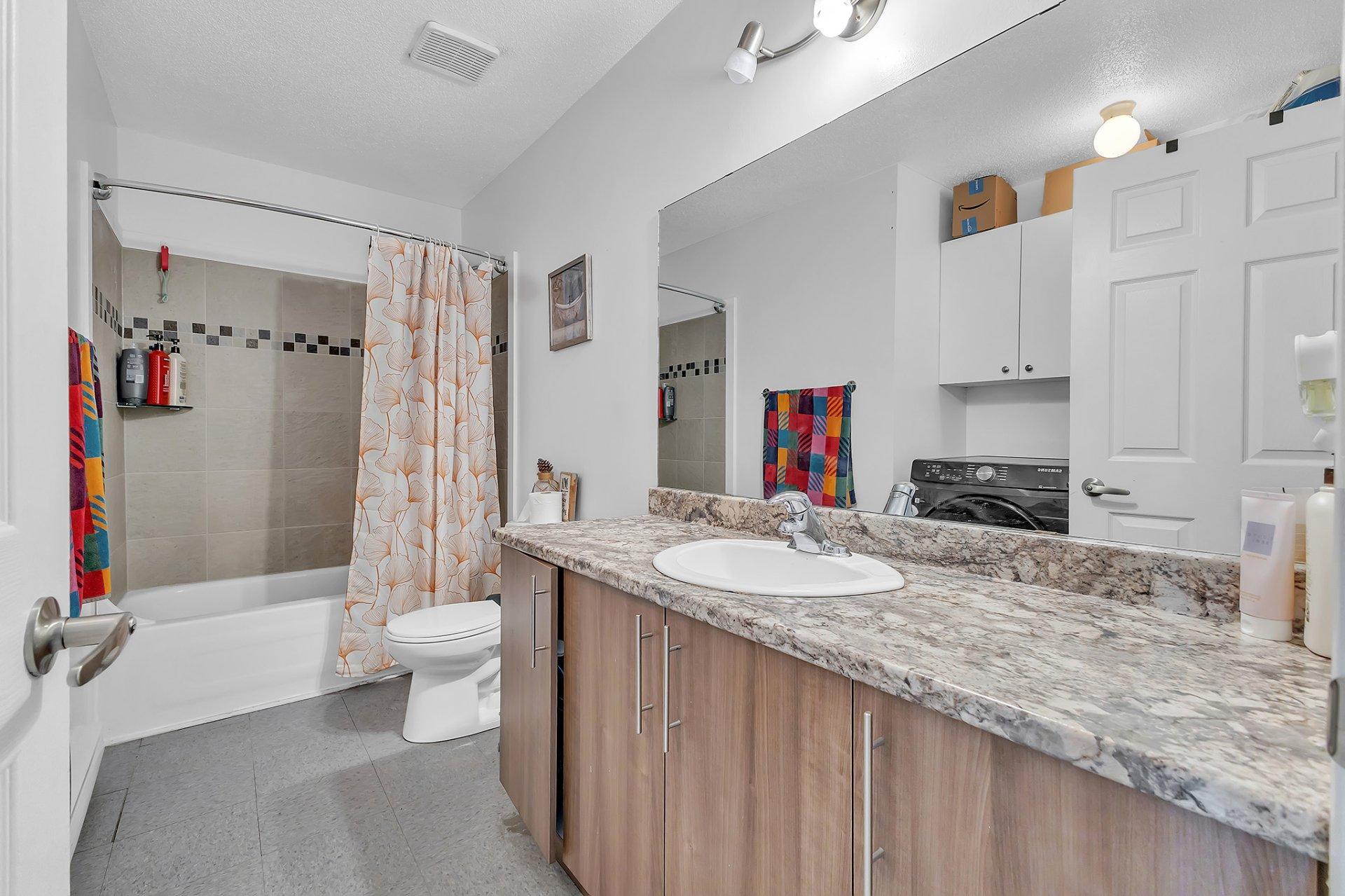 









122


Rue Laflamme

,
Gatineau (Gatineau),




QC
J8R2J8

