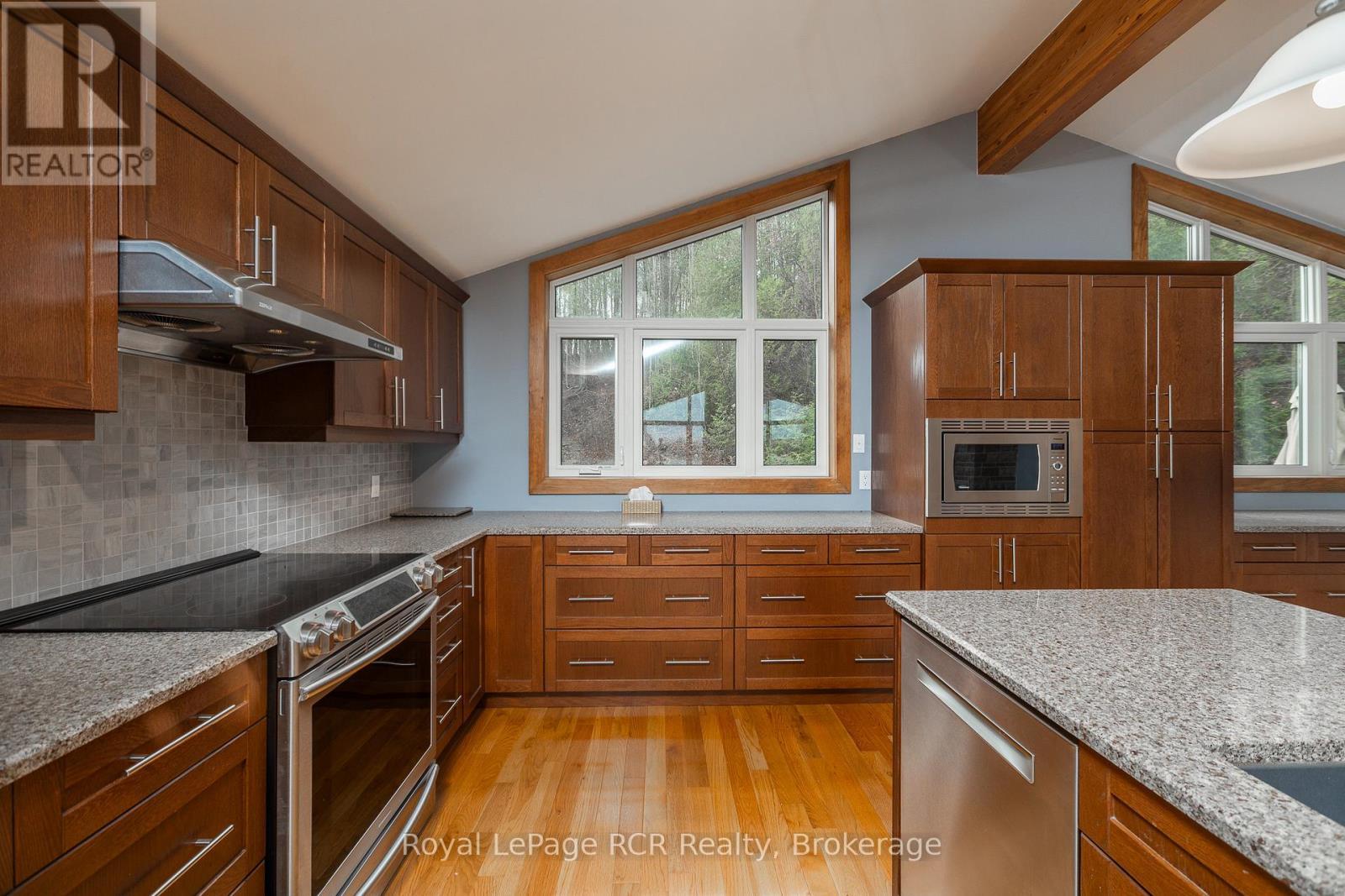 












123 LAKEVIEW ROAD

,
Grey Highlands,




Ontario
N0C1M0

