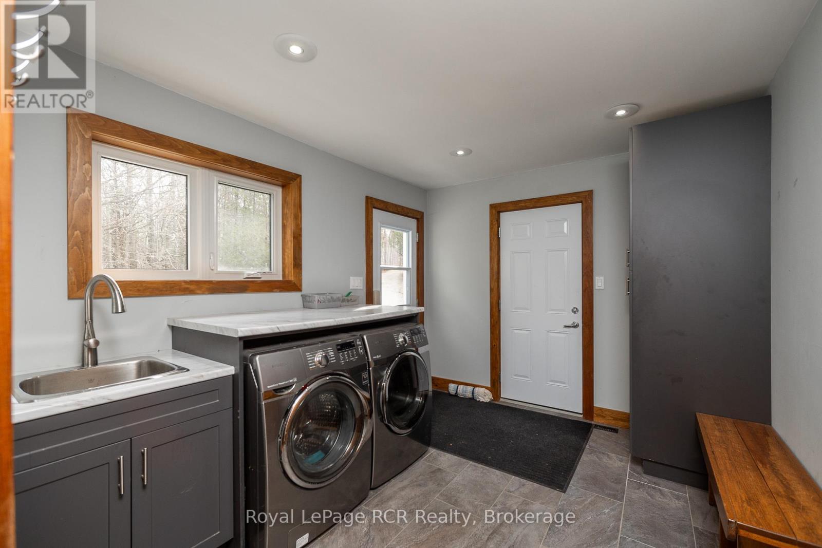 












123 LAKEVIEW ROAD

,
Grey Highlands,




Ontario
N0C1M0

