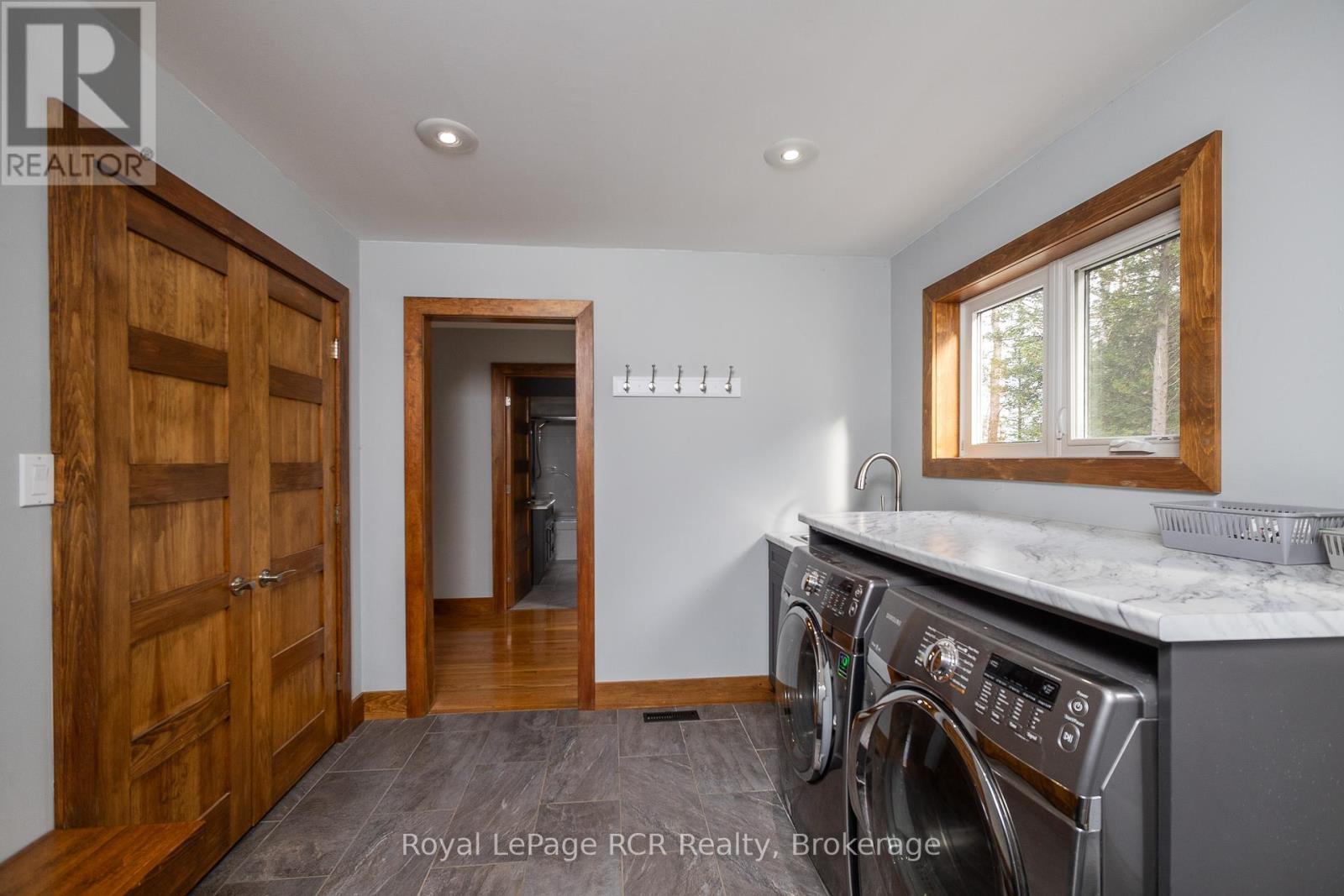 












123 LAKEVIEW ROAD

,
Grey Highlands,




Ontario
N0C1M0

