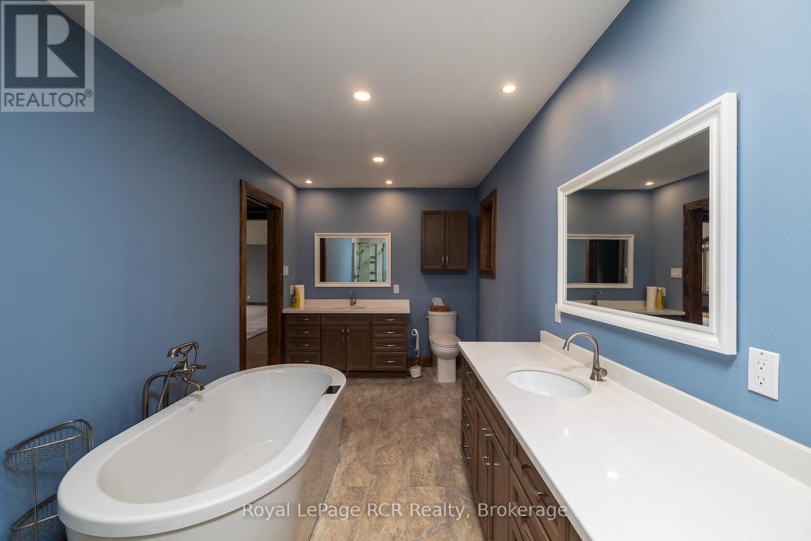 












123 LAKEVIEW ROAD

,
Grey Highlands,




Ontario
N0C1M0

