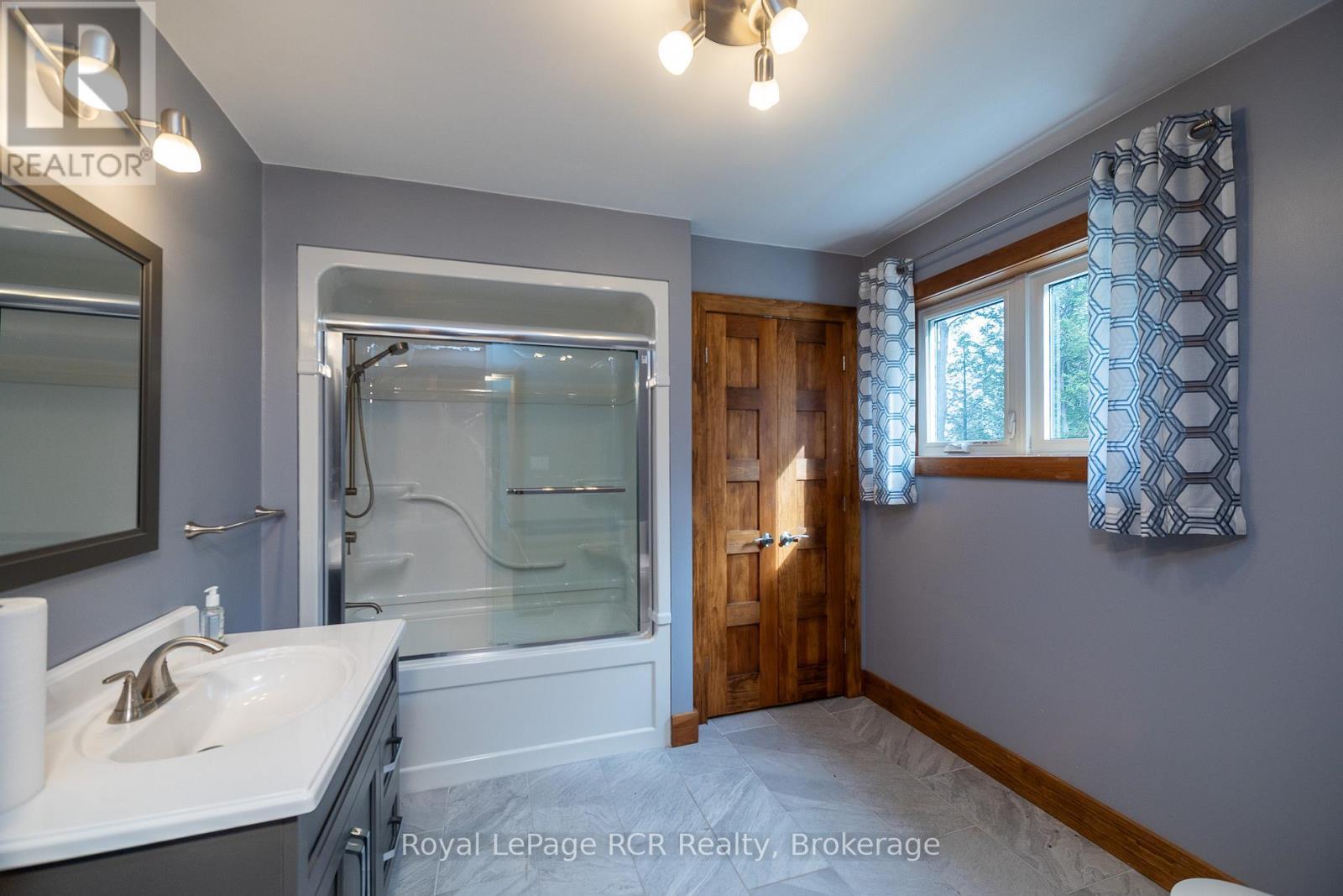 












123 LAKEVIEW ROAD

,
Grey Highlands,




Ontario
N0C1M0

