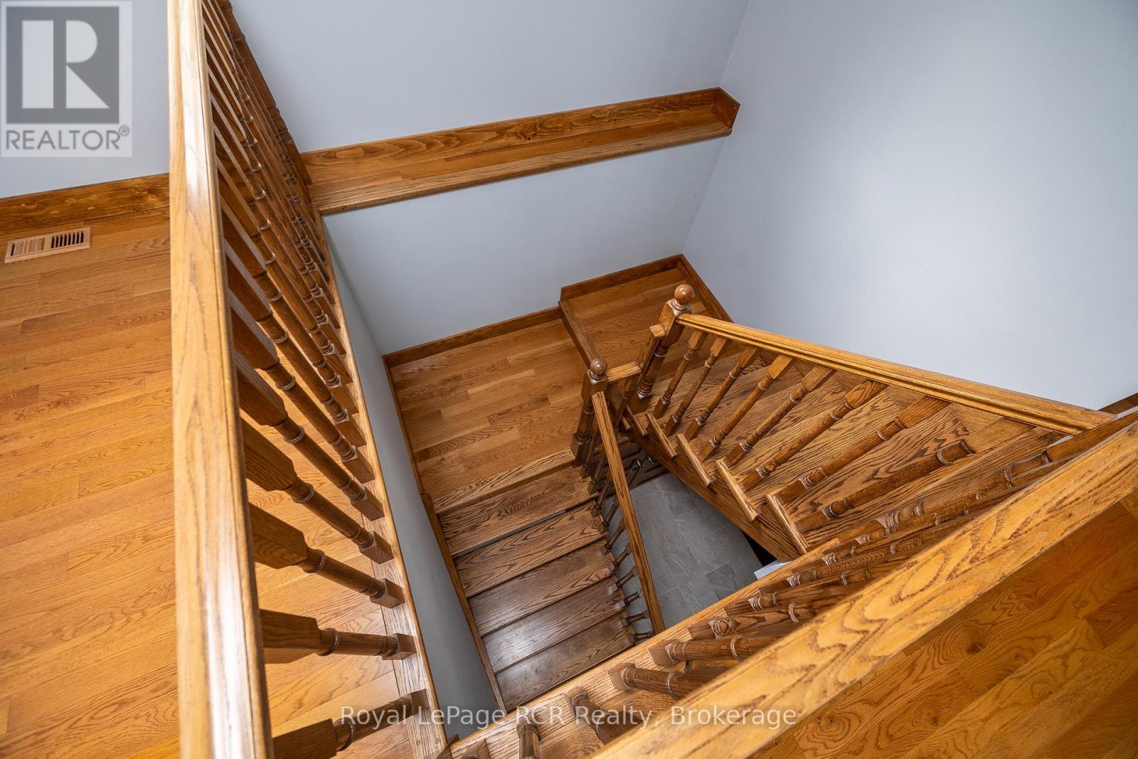 












123 LAKEVIEW ROAD

,
Grey Highlands,




Ontario
N0C1M0

