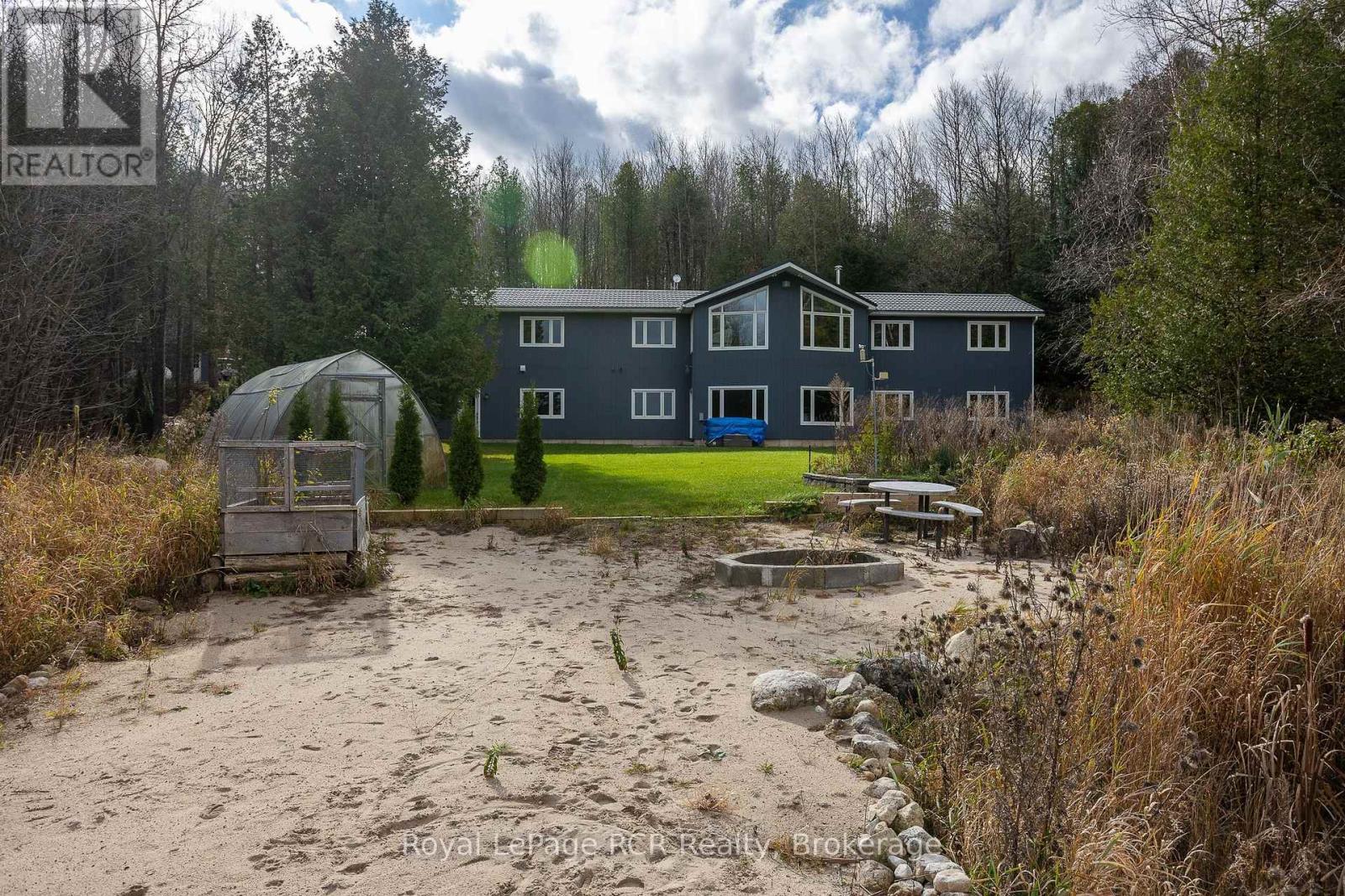 












123 LAKEVIEW ROAD

,
Grey Highlands,




Ontario
N0C1M0


