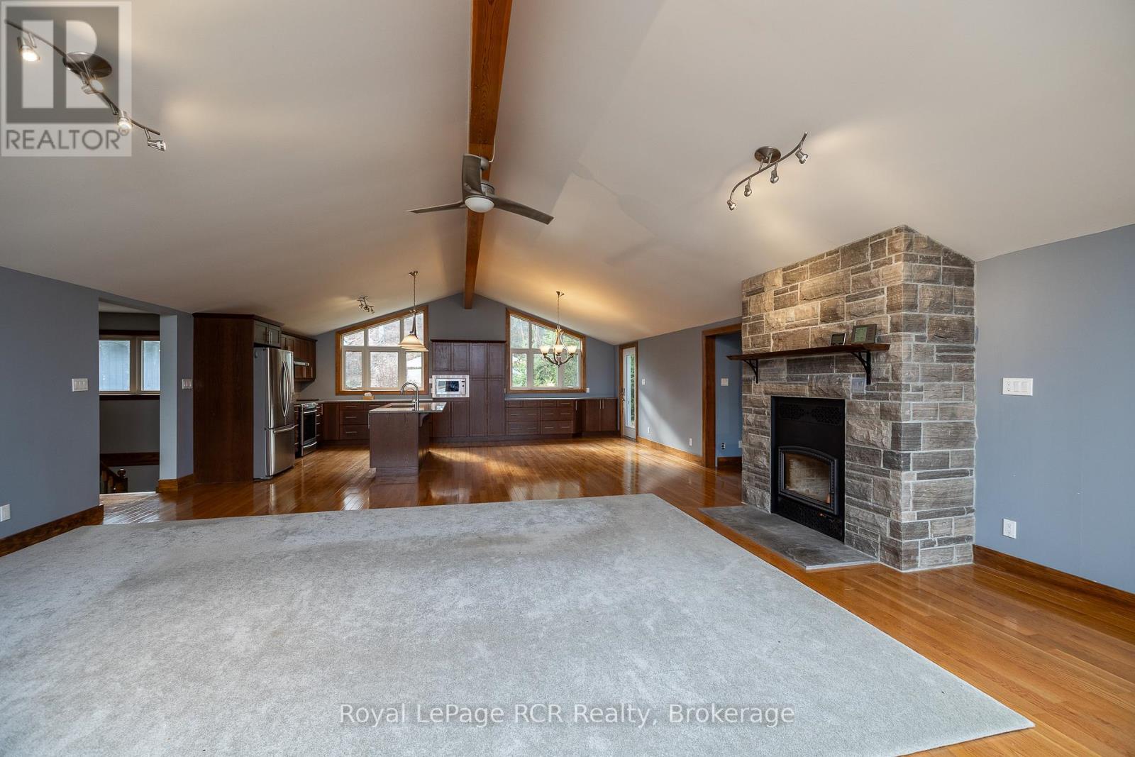 












123 LAKEVIEW ROAD

,
Grey Highlands,




Ontario
N0C1M0

