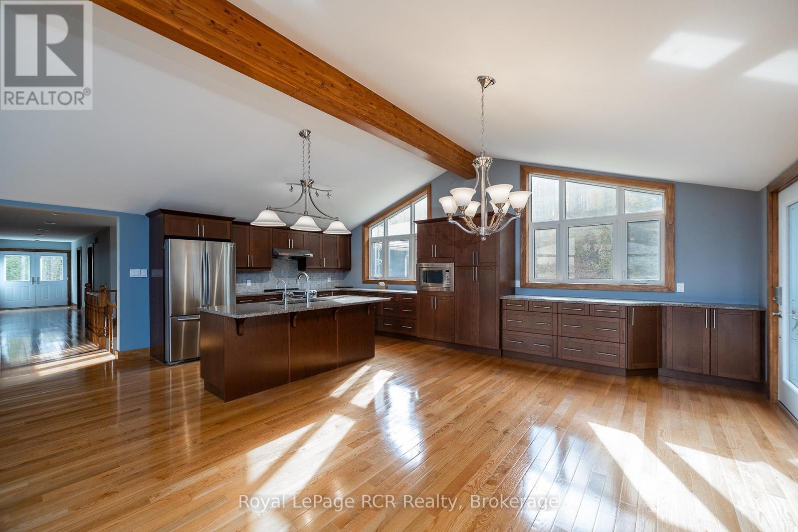 












123 LAKEVIEW ROAD

,
Grey Highlands,




Ontario
N0C1M0

