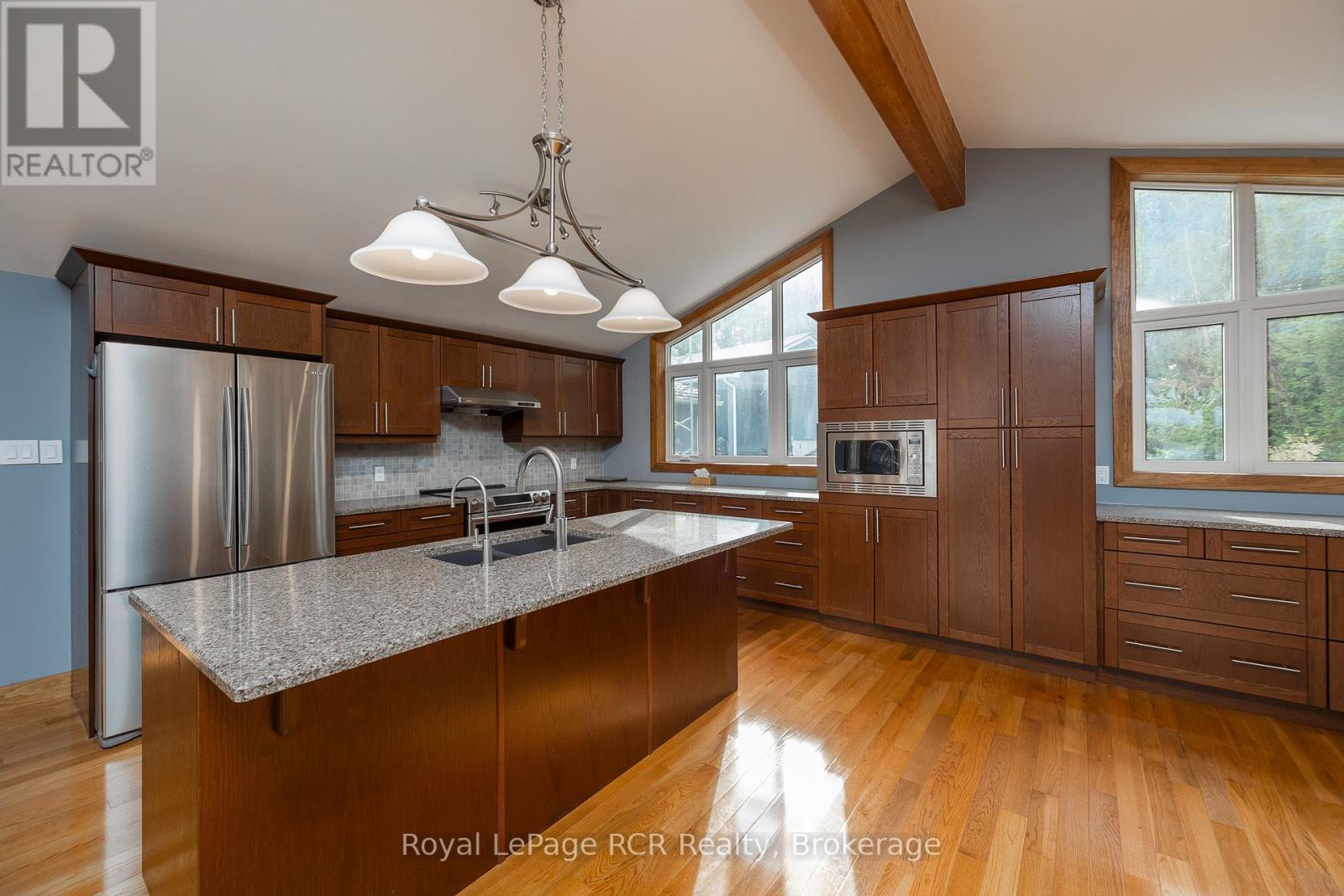 












123 LAKEVIEW ROAD

,
Grey Highlands,




Ontario
N0C1M0

