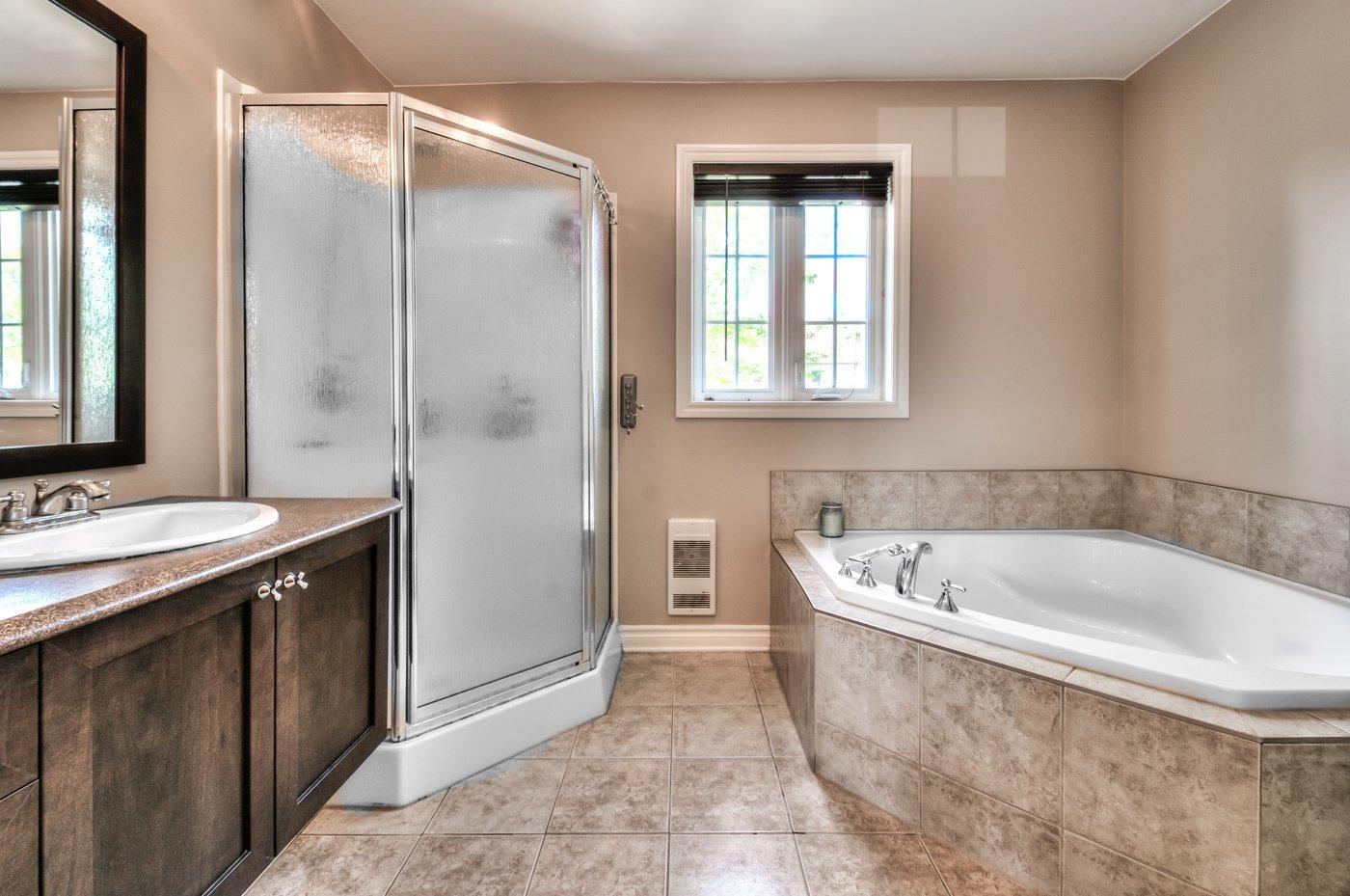 









112


Rue Robert

,
Les Coteaux,




QC
J7X1A5

