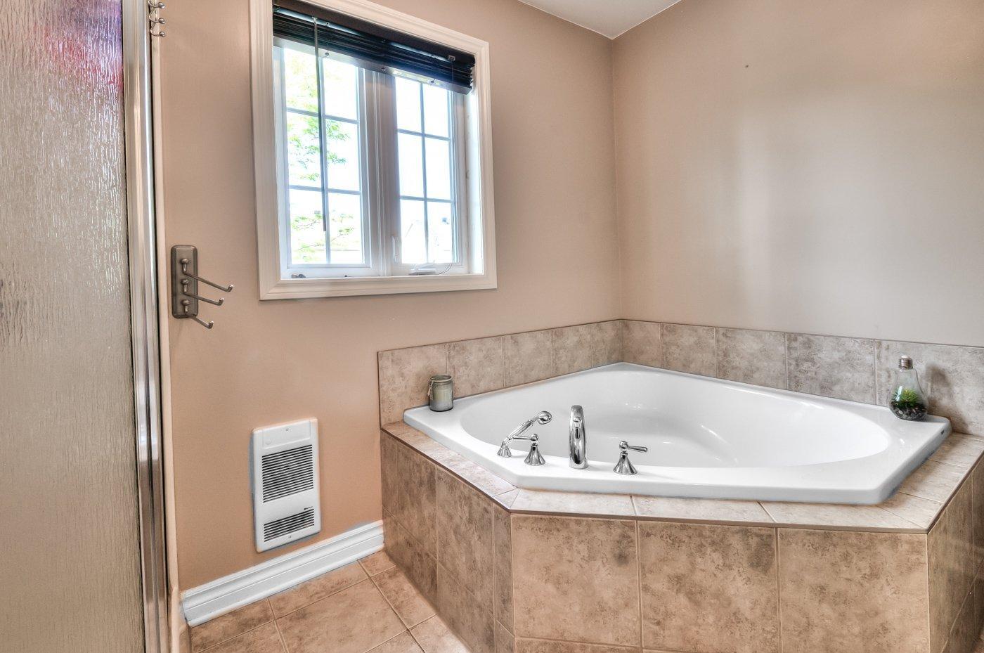 









112


Rue Robert

,
Les Coteaux,




QC
J7X1A5

