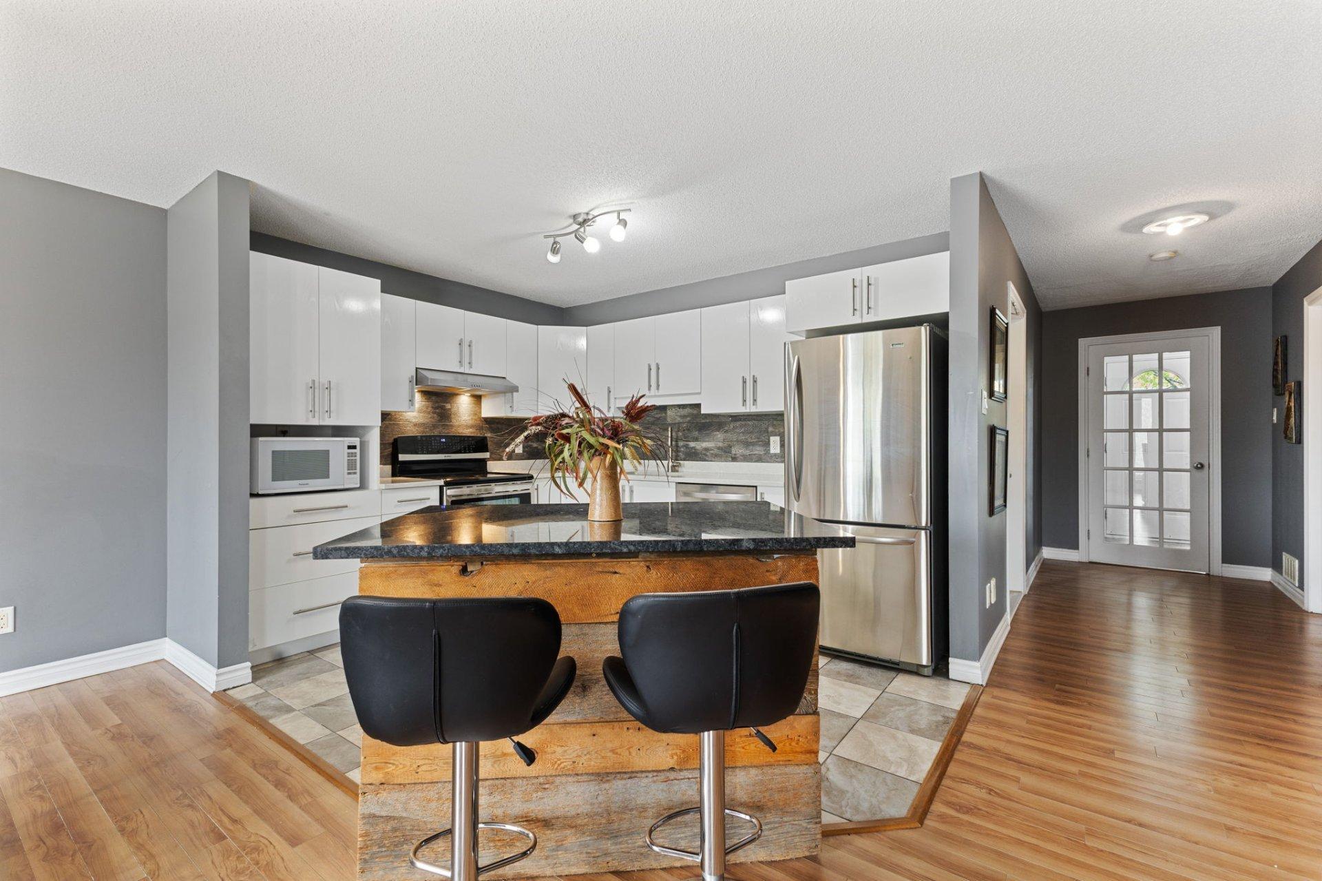 









570


Av. des Tilleuls

,
Gatineau (Aylmer),




QC
J9J2N6

