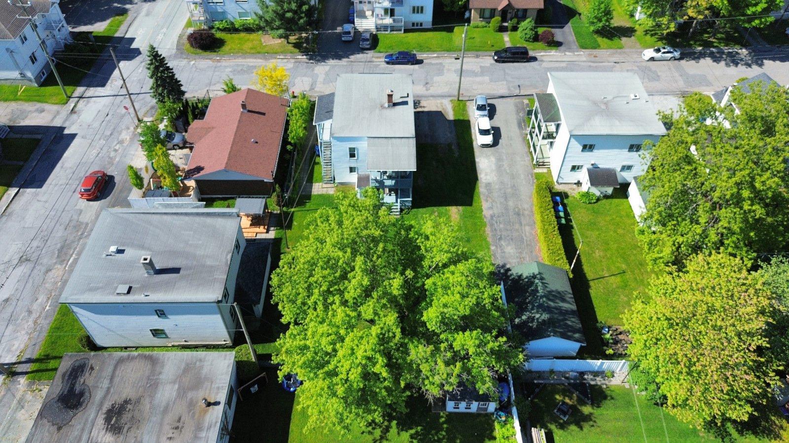 









187

 - 189


Rue D'Arcy

,
Magog,




QC
J1X1R5


