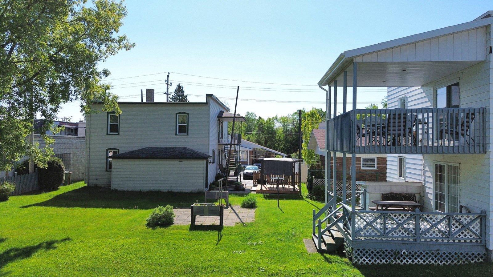 









187

 - 189


Rue D'Arcy

,
Magog,




QC
J1X1R5

