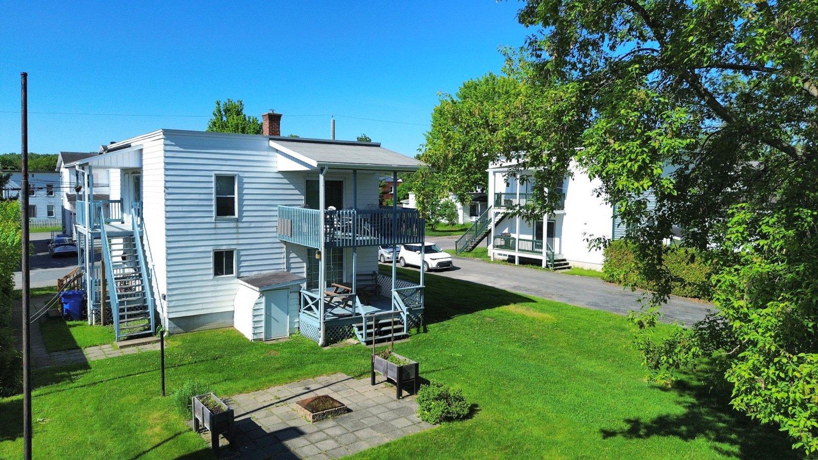 









187

 - 189


Rue D'Arcy

,
Magog,




QC
J1X1R5

