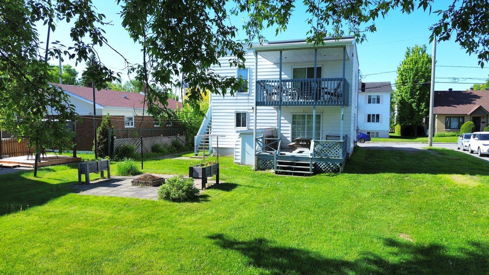 









187

 - 189


Rue D'Arcy

,
Magog,




QC
J1X1R5

