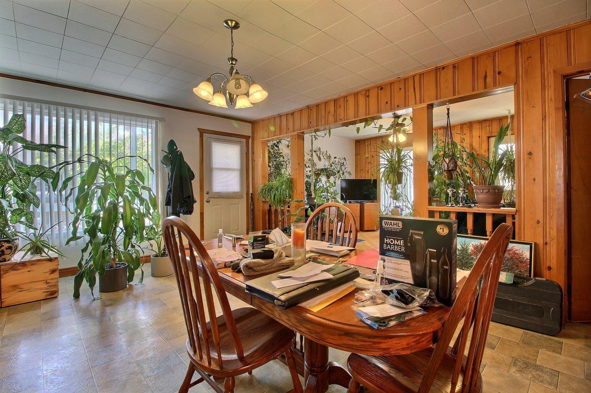 









187

 - 189


Rue D'Arcy

,
Magog,




QC
J1X1R5

