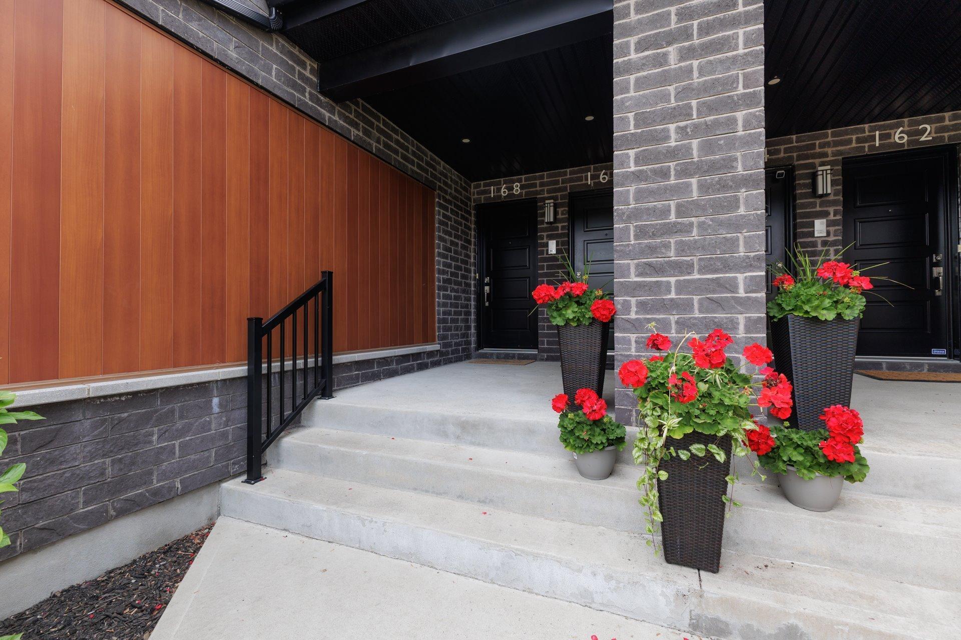 









168


Rue du Pinacle

,
Notre-Dame-de-l'Île-Perrot,




QC
J7W3E5

