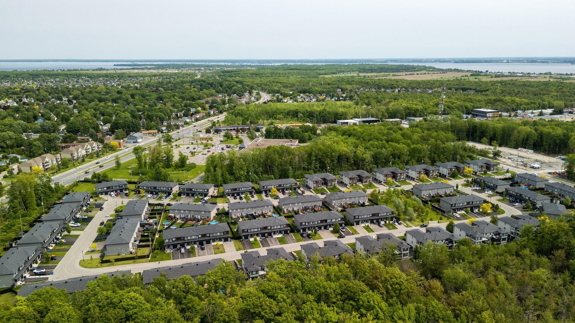 









168


Rue du Pinacle

,
Notre-Dame-de-l'Île-Perrot,




QC
J7W3E5

