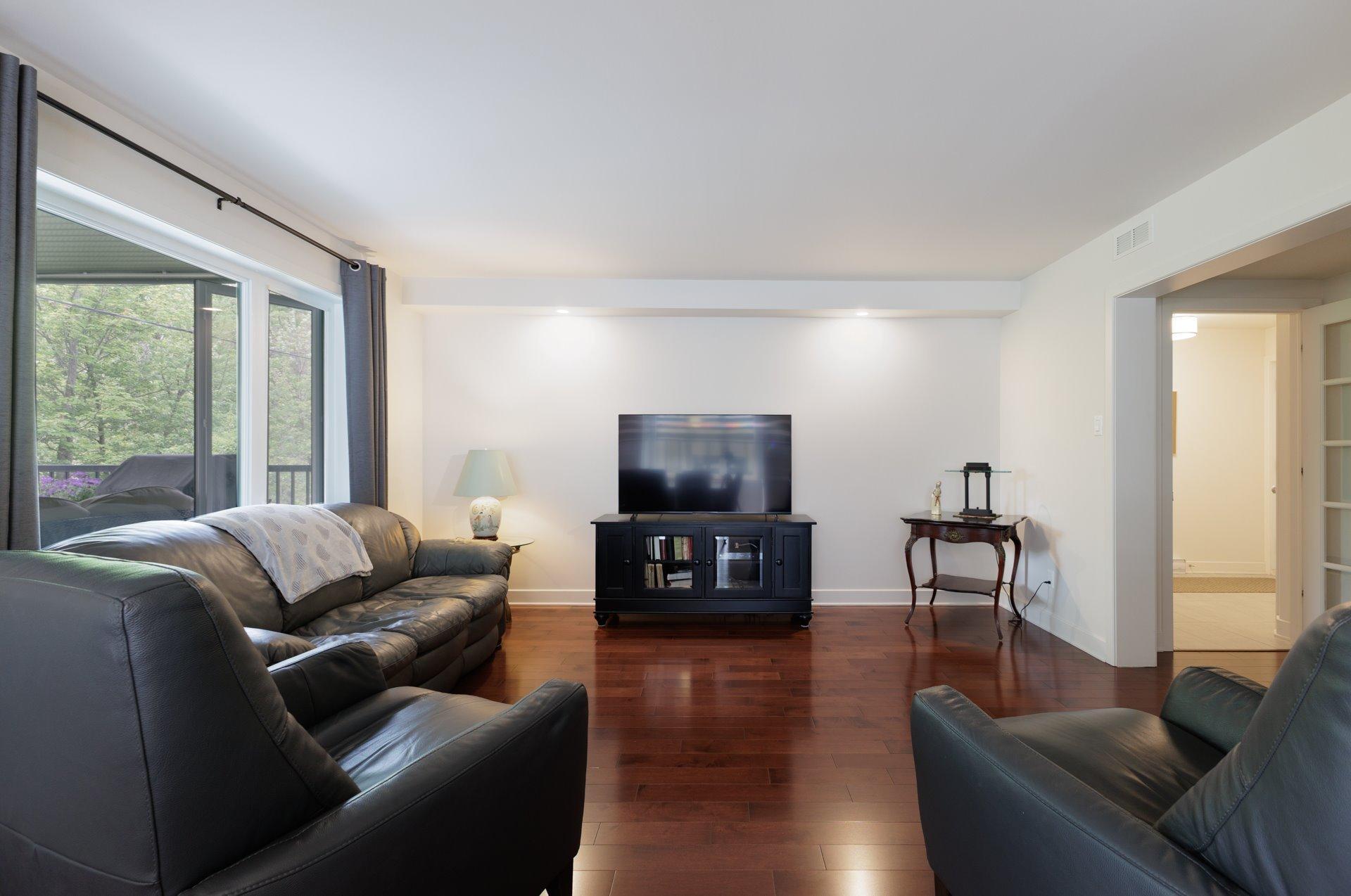 









168


Rue du Pinacle

,
Notre-Dame-de-l'Île-Perrot,




QC
J7W3E5

