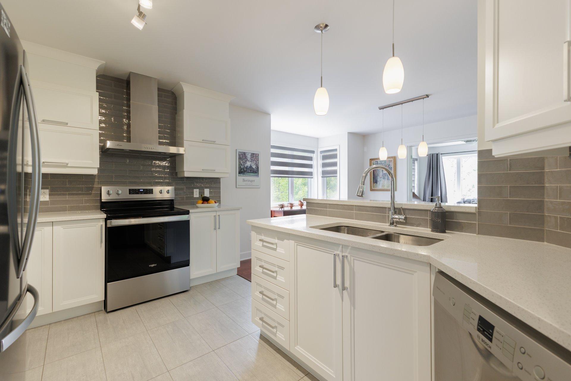 









168


Rue du Pinacle

,
Notre-Dame-de-l'Île-Perrot,




QC
J7W3E5

