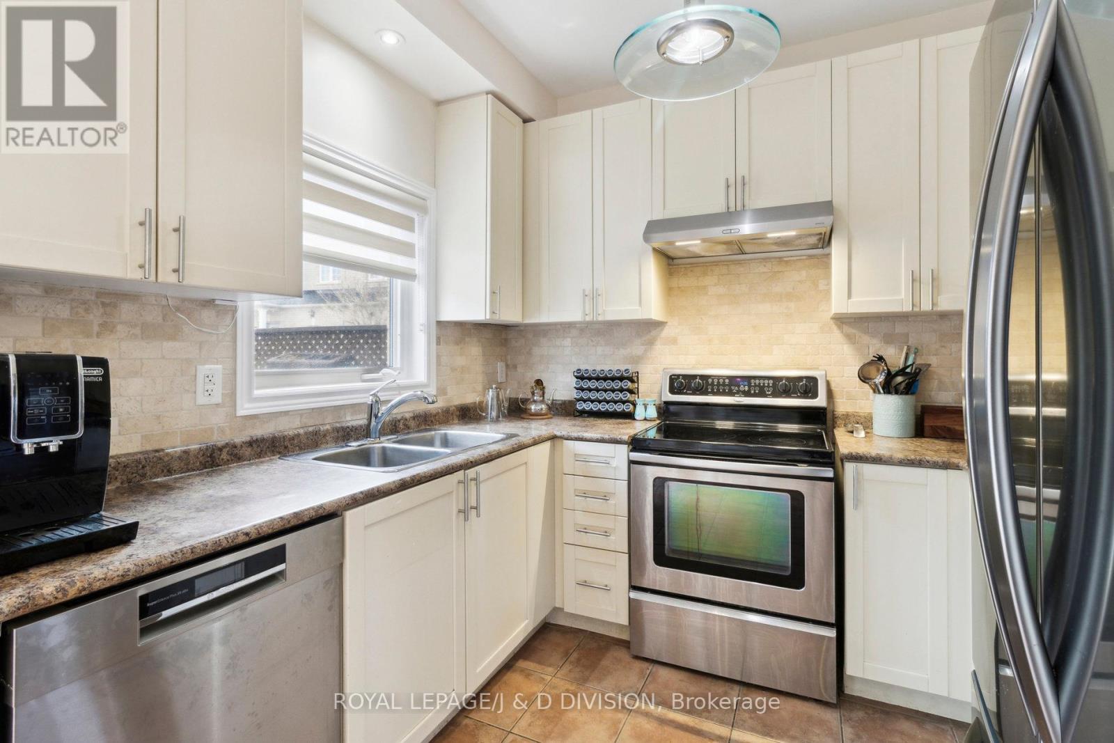 












187 TOM TAYLOR CRESCENT

,
Newmarket,




Ontario
L3X3E9

