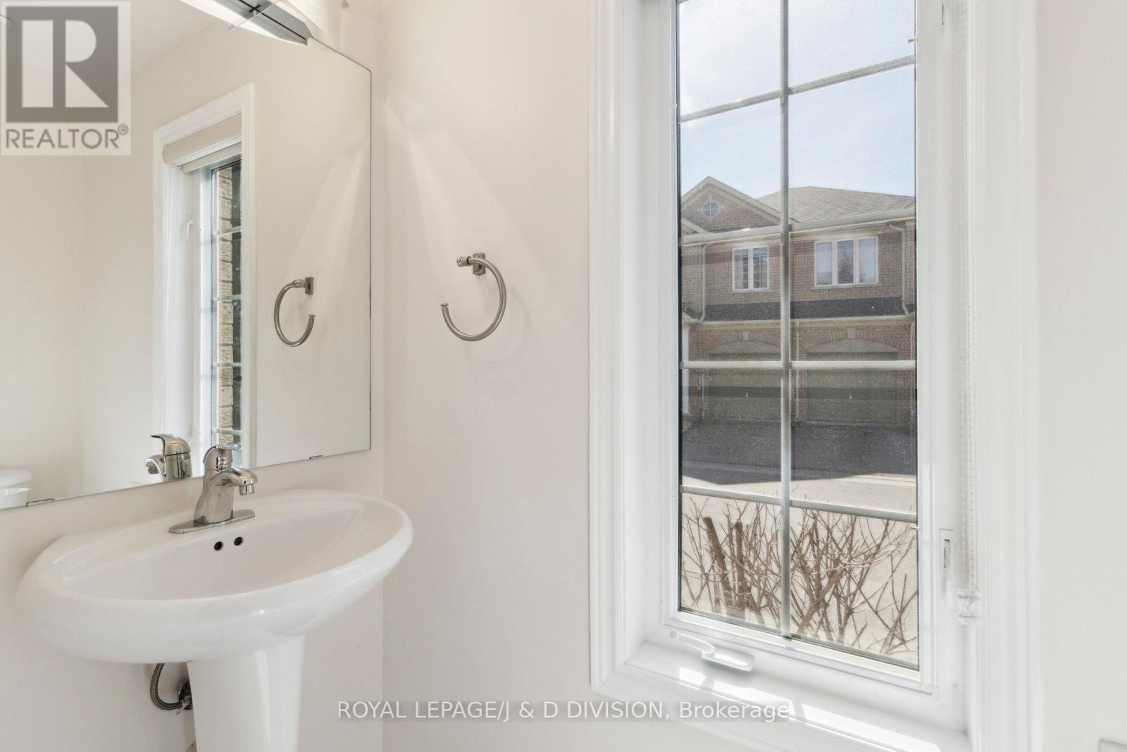 












187 TOM TAYLOR CRESCENT

,
Newmarket,




Ontario
L3X3E9

