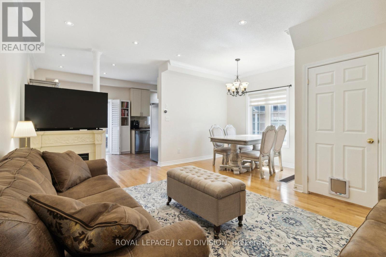 












187 TOM TAYLOR CRESCENT

,
Newmarket,




Ontario
L3X3E9

