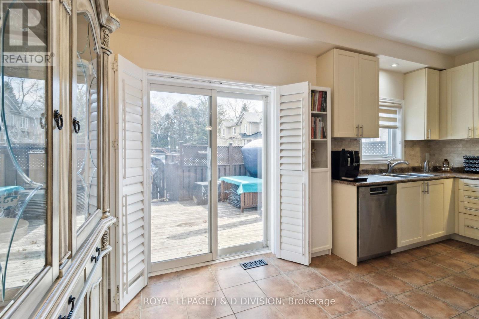 












187 TOM TAYLOR CRESCENT

,
Newmarket,




Ontario
L3X3E9


