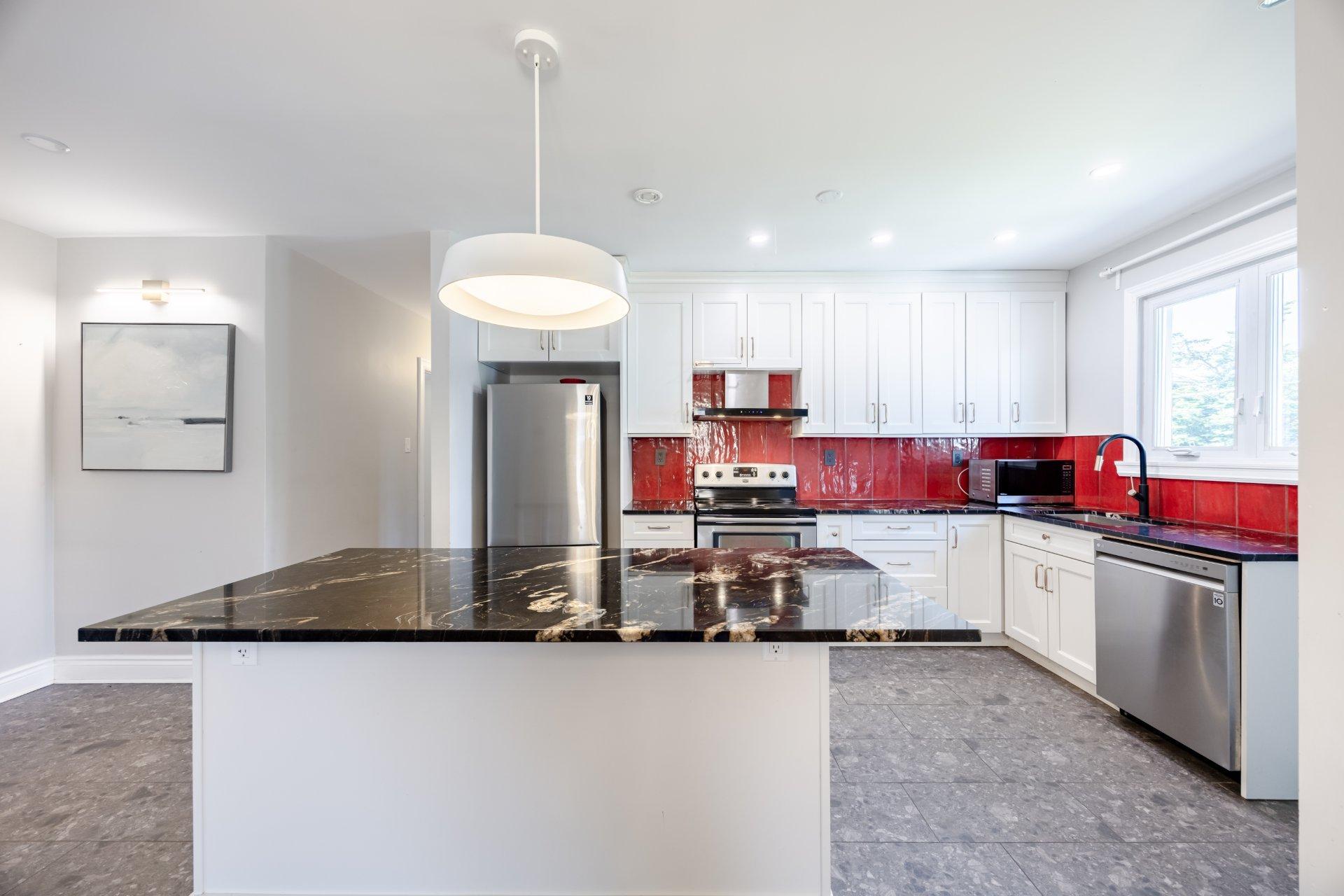 









5522


Av. Westbourne

,
Côte-Saint-Luc,




QC
H4V2H1

