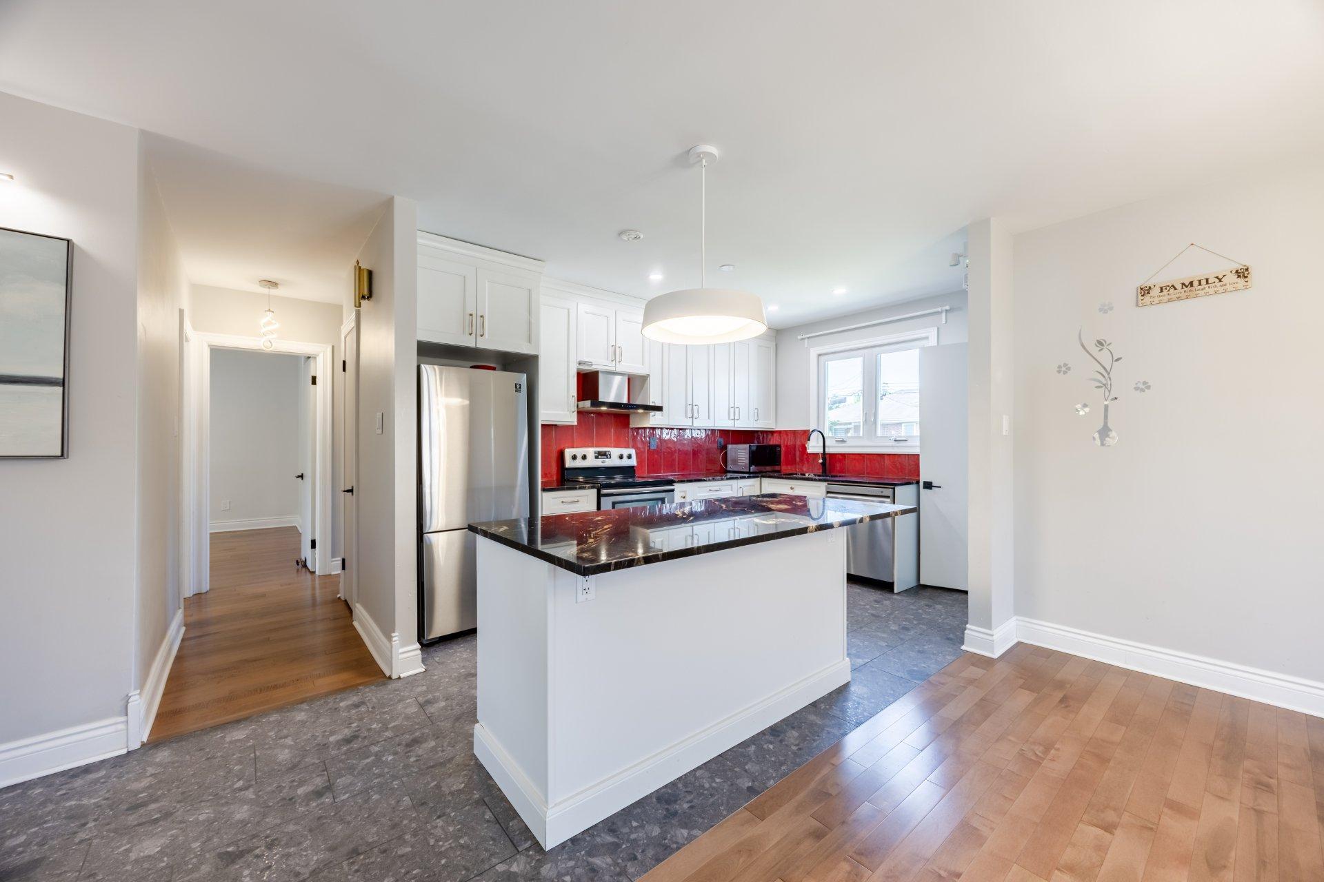 









5522


Av. Westbourne

,
Côte-Saint-Luc,




QC
H4V2H1

