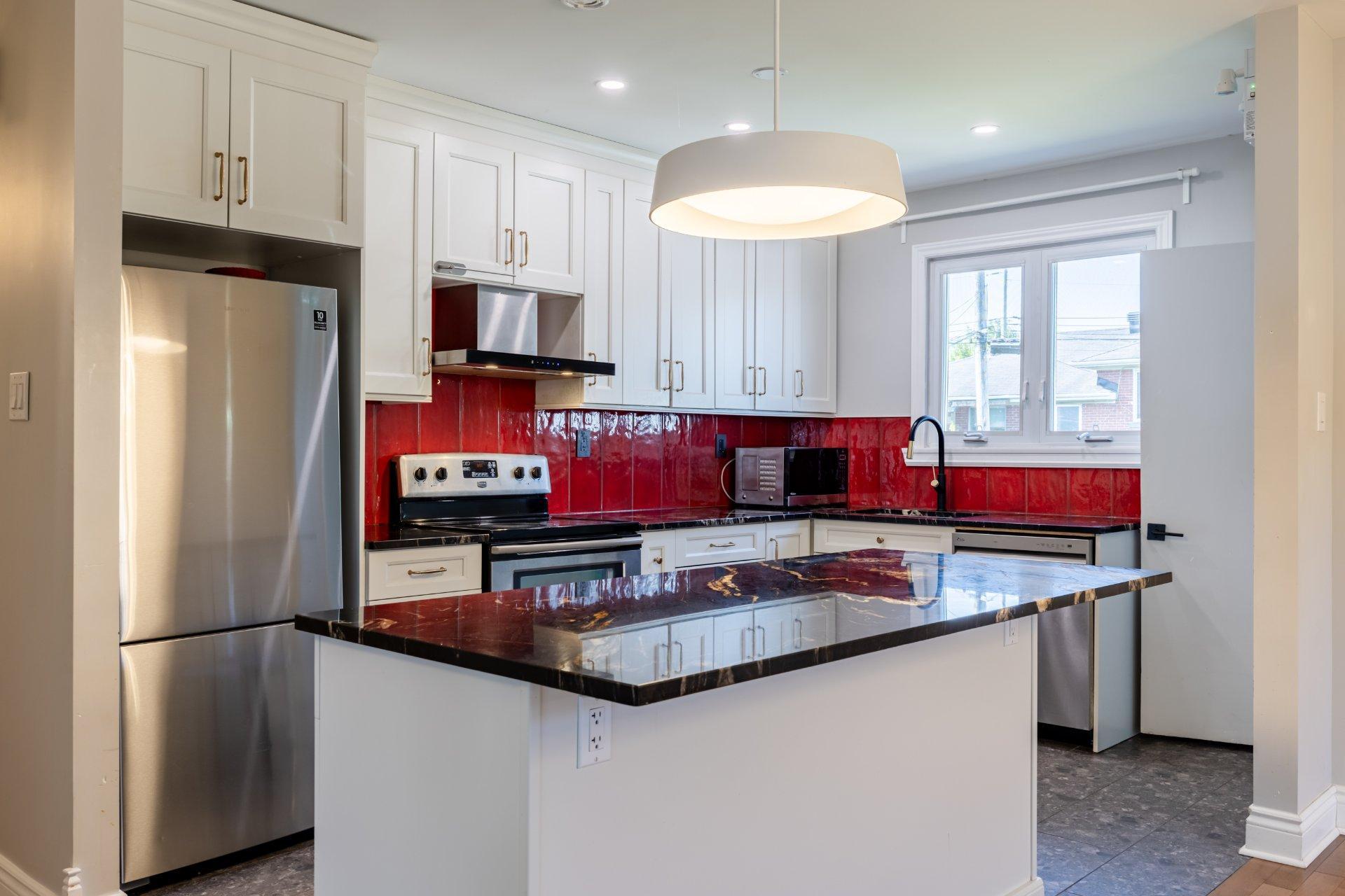 









5522


Av. Westbourne

,
Côte-Saint-Luc,




QC
H4V2H1

