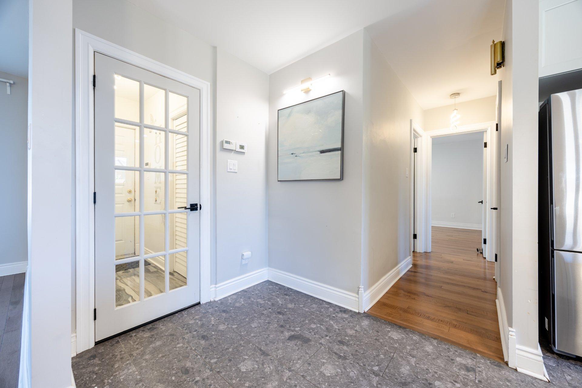 









5522


Av. Westbourne

,
Côte-Saint-Luc,




QC
H4V2H1

