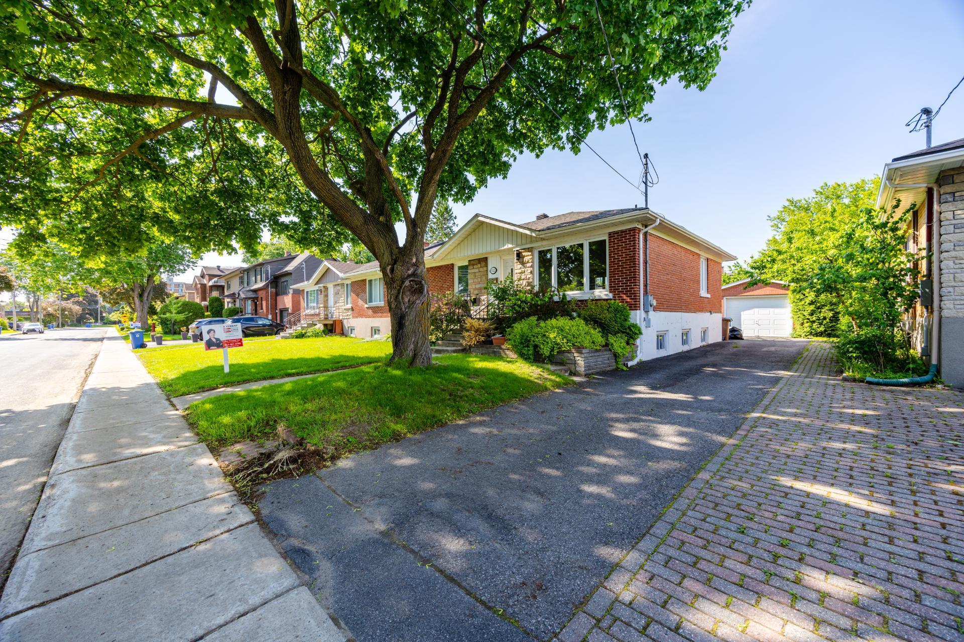 









5522


Av. Westbourne

,
Côte-Saint-Luc,




QC
H4V2H1

