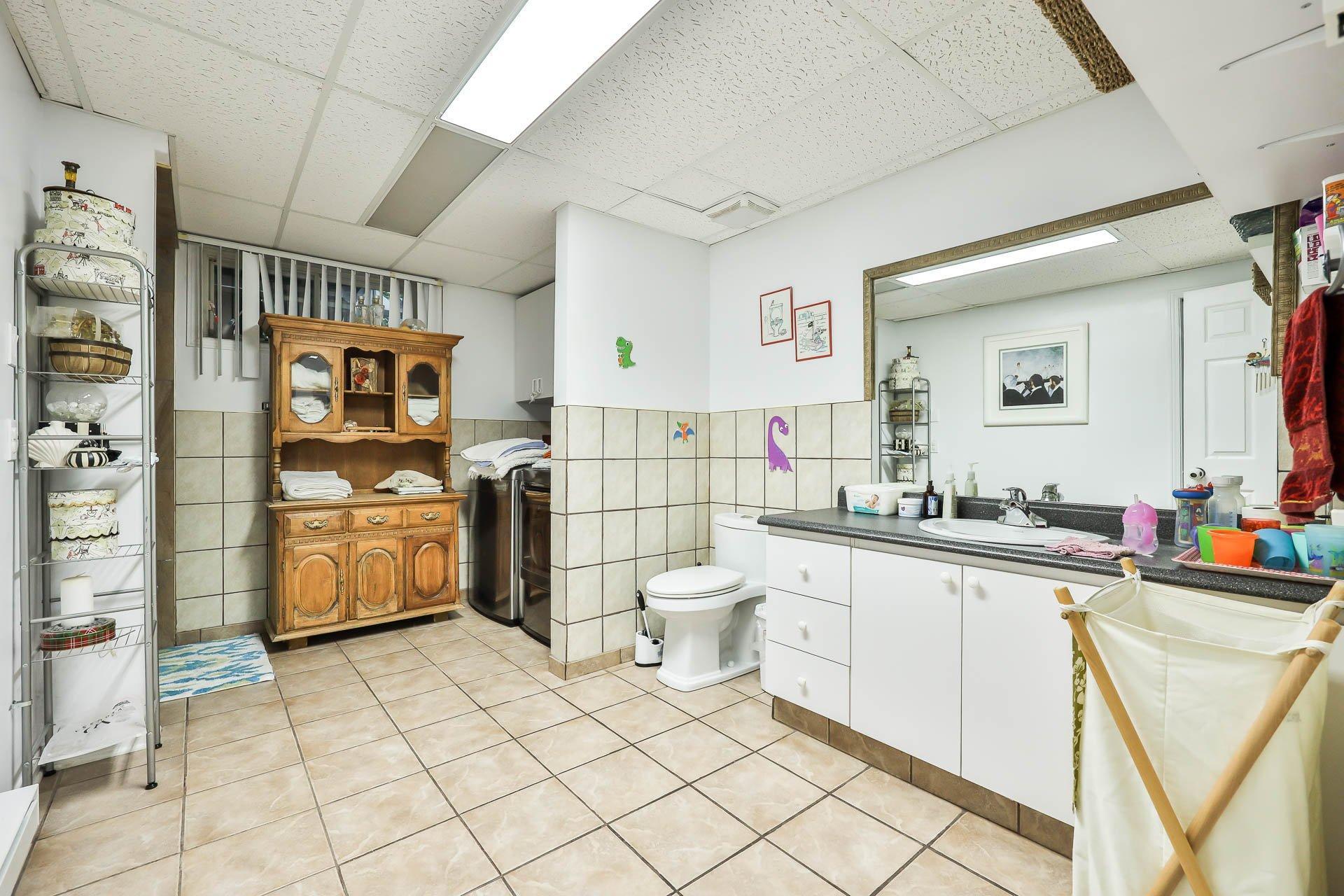 









712


Rue Brisebois

,
Gatineau (Buckingham),




QC
J8L3Y5

