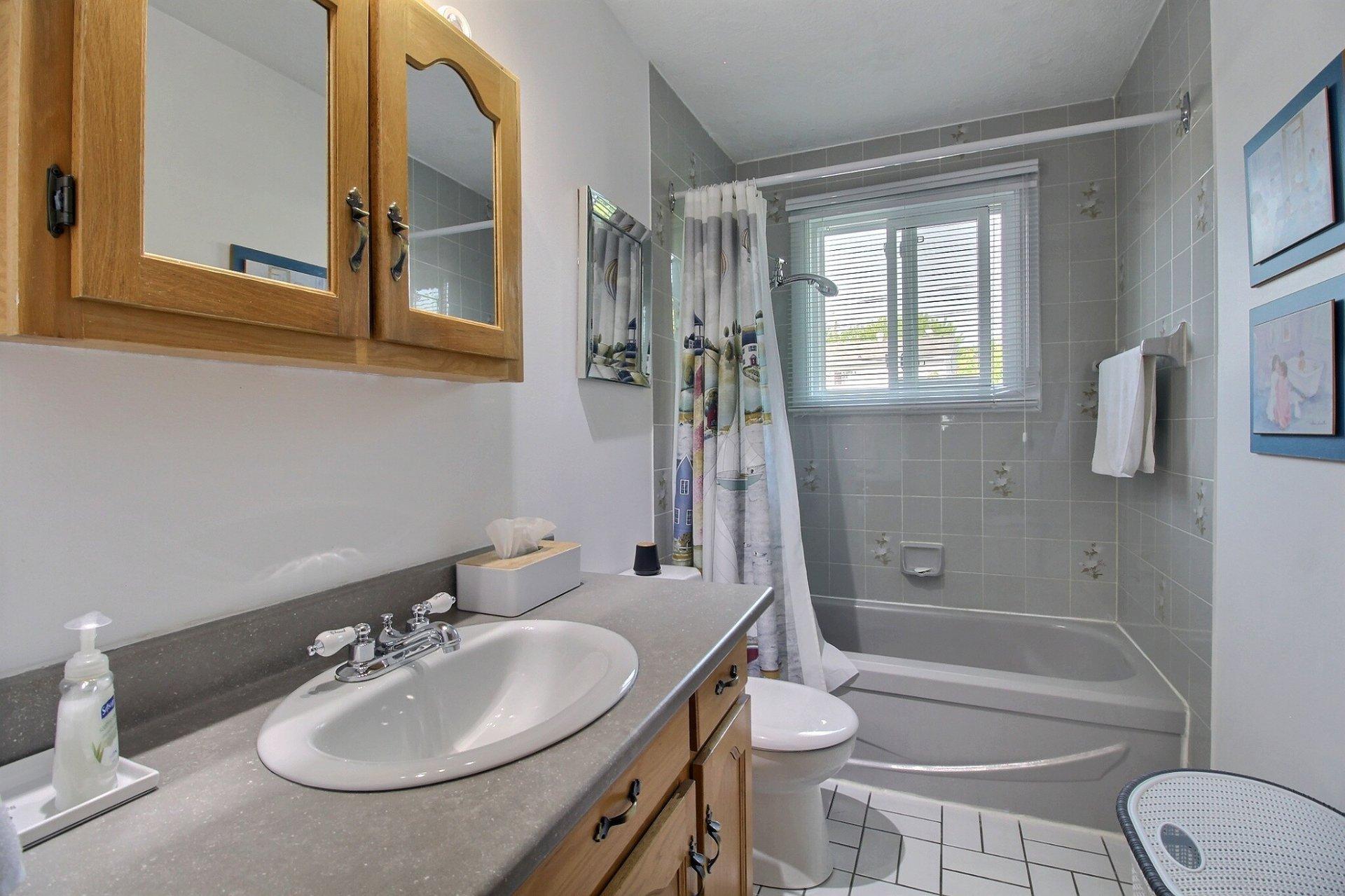 









188


Ch. du Ruisseau-Rouge

,
Magog,




QC
J1X5J6

