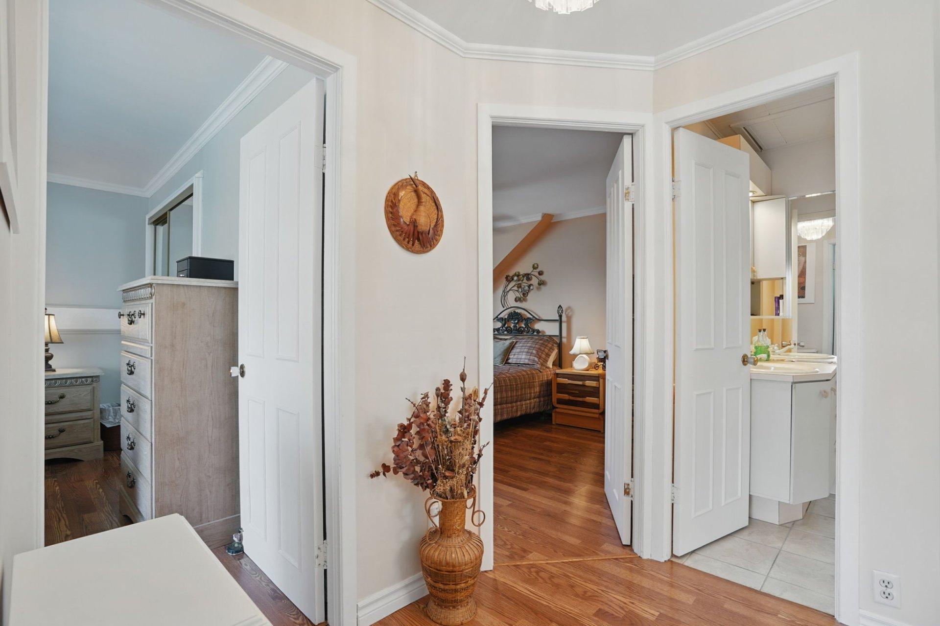 









11383


Av. de Bruxelles

,
Montréal (Montréal-Nord),




QC
H1H4S3

