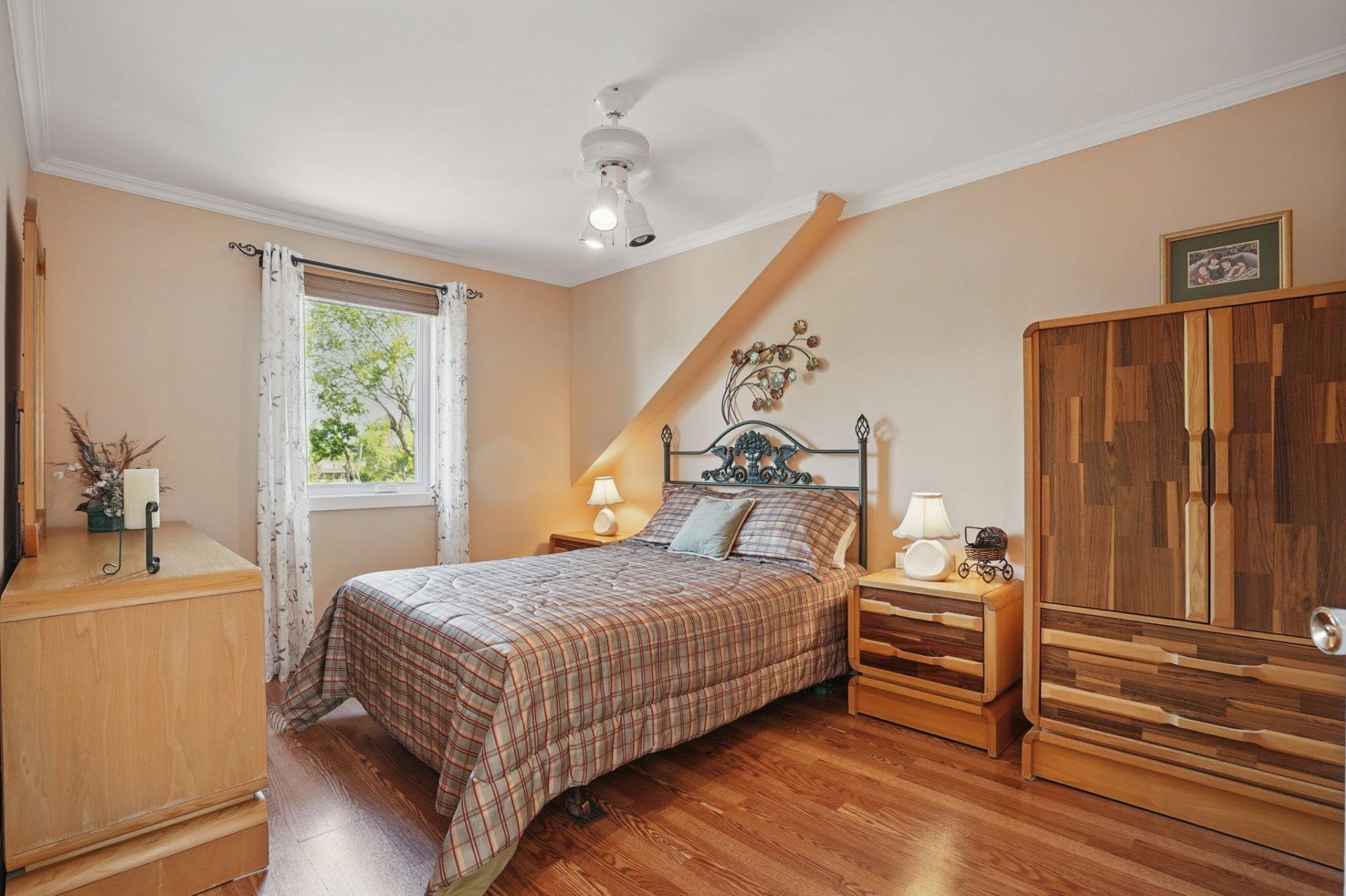 









11383


Av. de Bruxelles

,
Montréal (Montréal-Nord),




QC
H1H4S3

