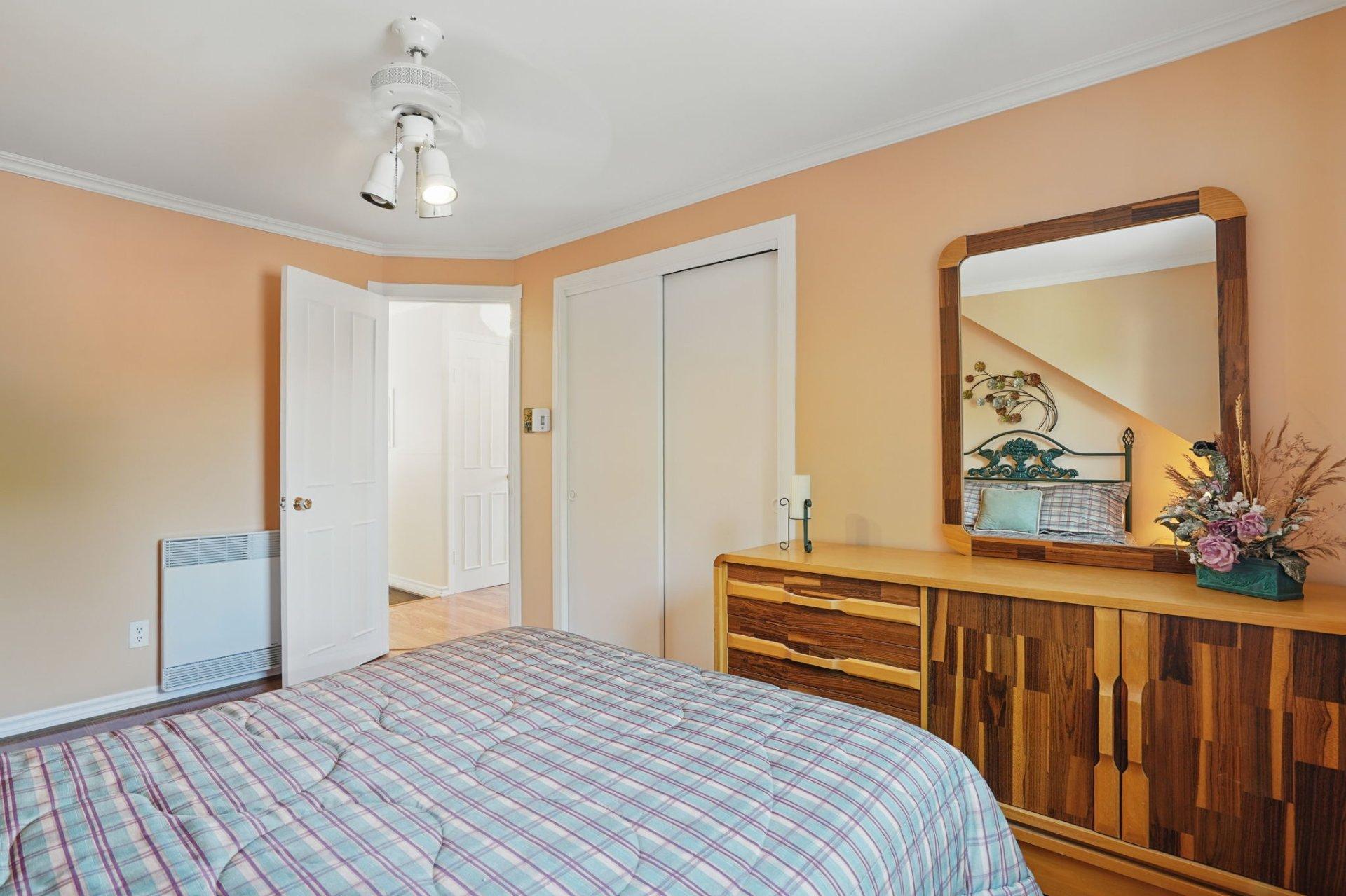 









11383


Av. de Bruxelles

,
Montréal (Montréal-Nord),




QC
H1H4S3


