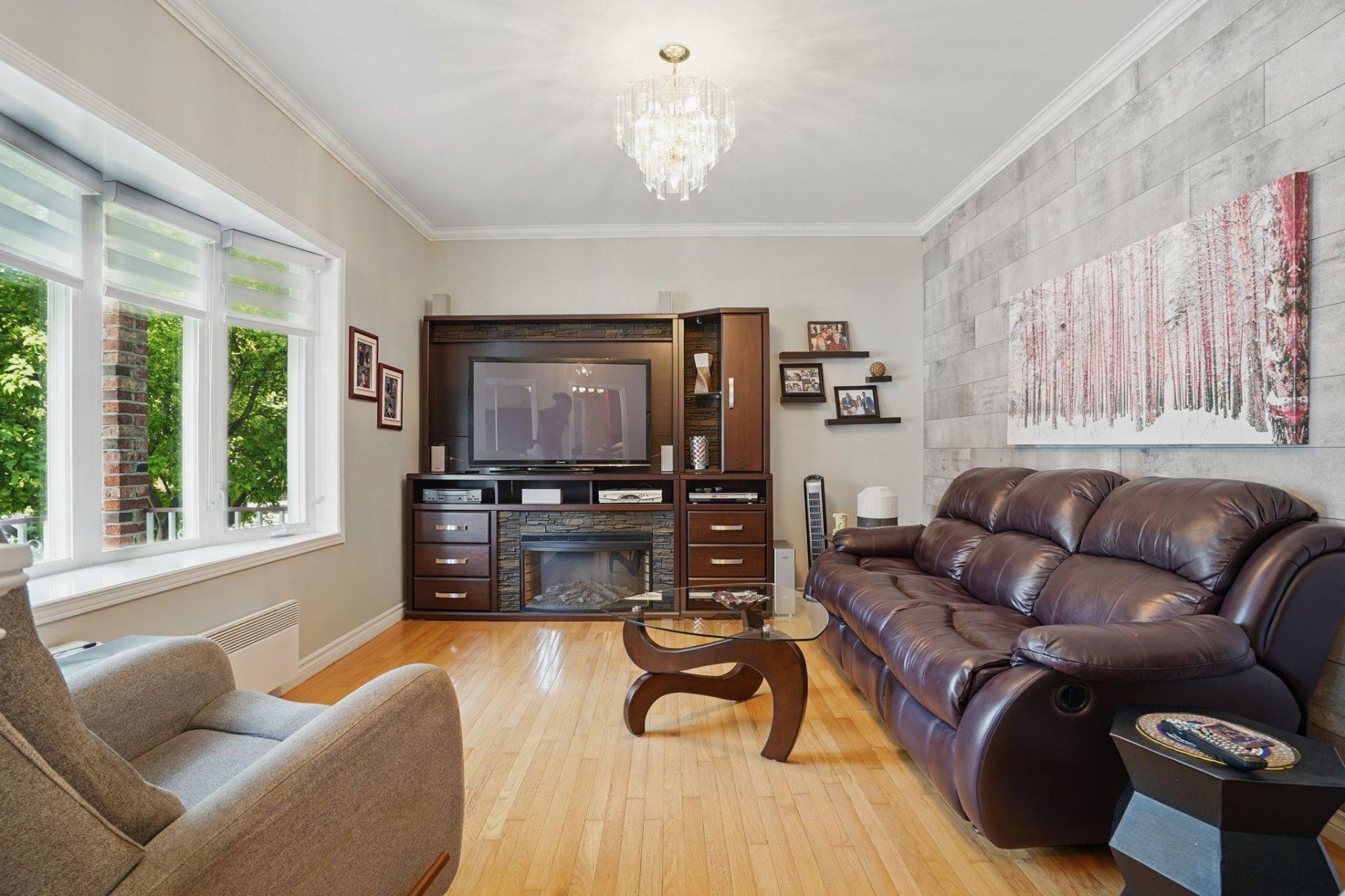 









11383


Av. de Bruxelles

,
Montréal (Montréal-Nord),




QC
H1H4S3

