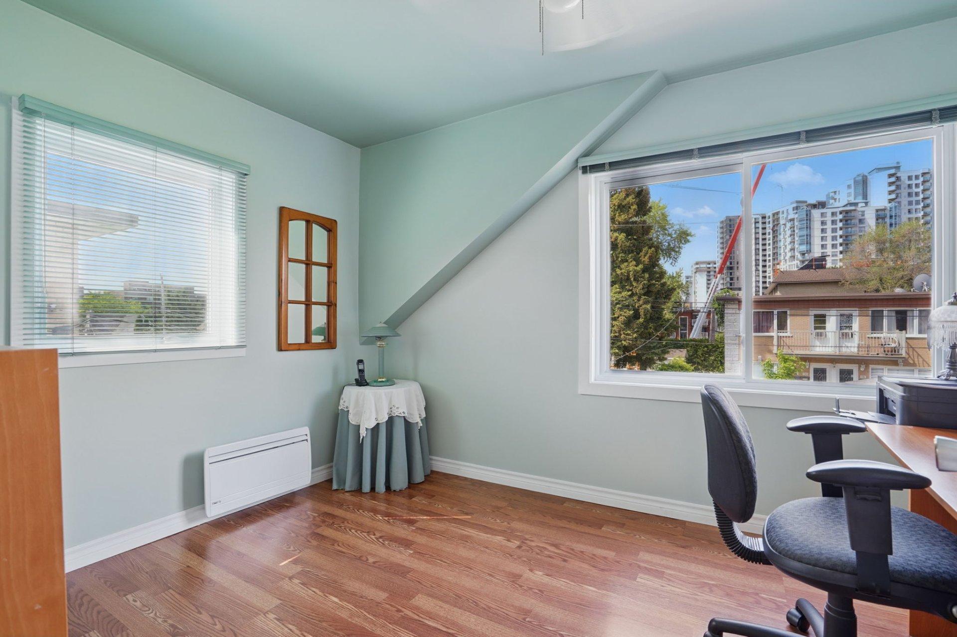 









11383


Av. de Bruxelles

,
Montréal (Montréal-Nord),




QC
H1H4S3

